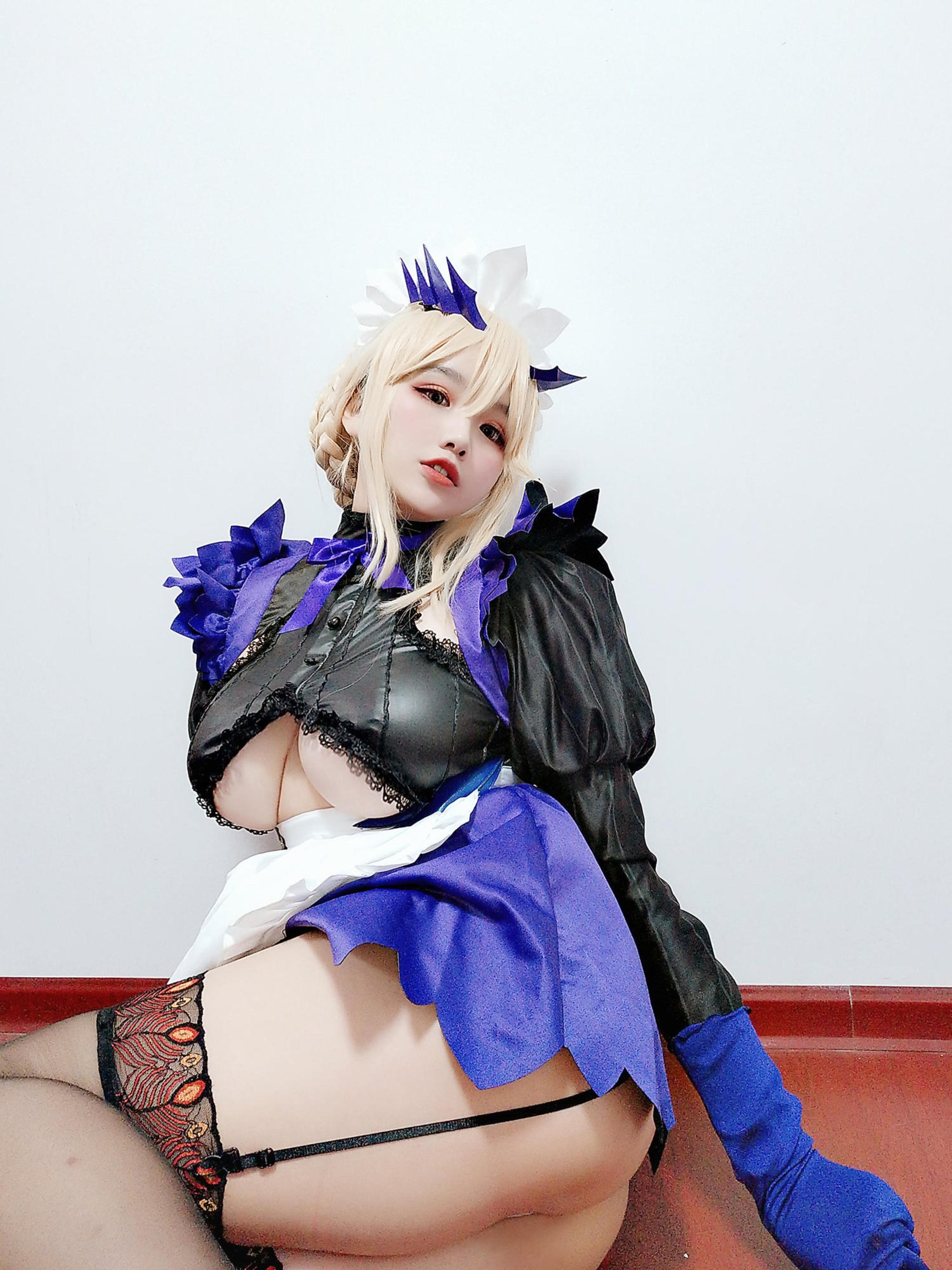 '[cosplay] 阿半 hôm nay rất vui - cos 黑枪呆: thực tế FGO nữ hầu gái súng đen, tóc đen mắt vàng, bộ hầu gái rách rưới, ngực khủng, tất đen, cực độ sa ngã, không chỉnh sửa 68P'