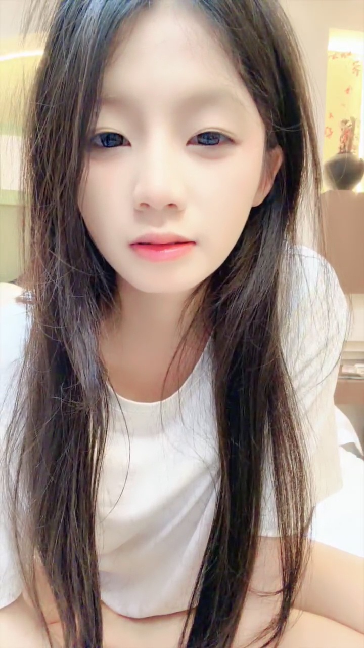 Your Little Yueyue - The Pinnacle of Pure Desire with a Perfect Fair Complexion 38P8V