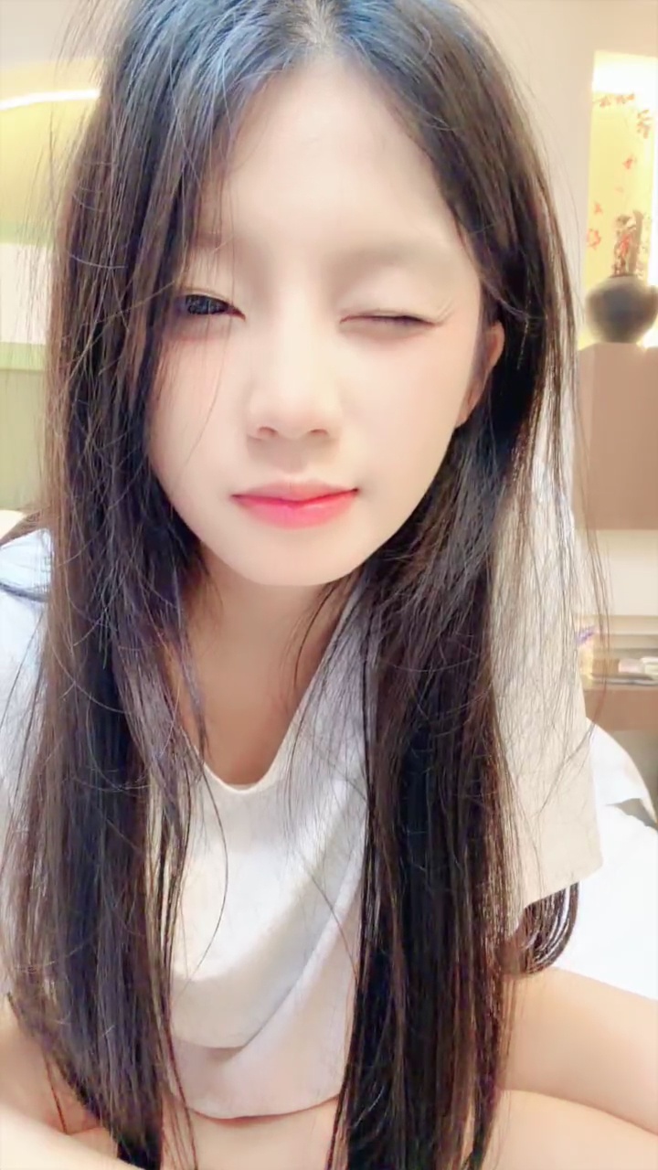 Your Little Yueyue - The Pinnacle of Pure Desire with a Perfect Fair Complexion 38P8V