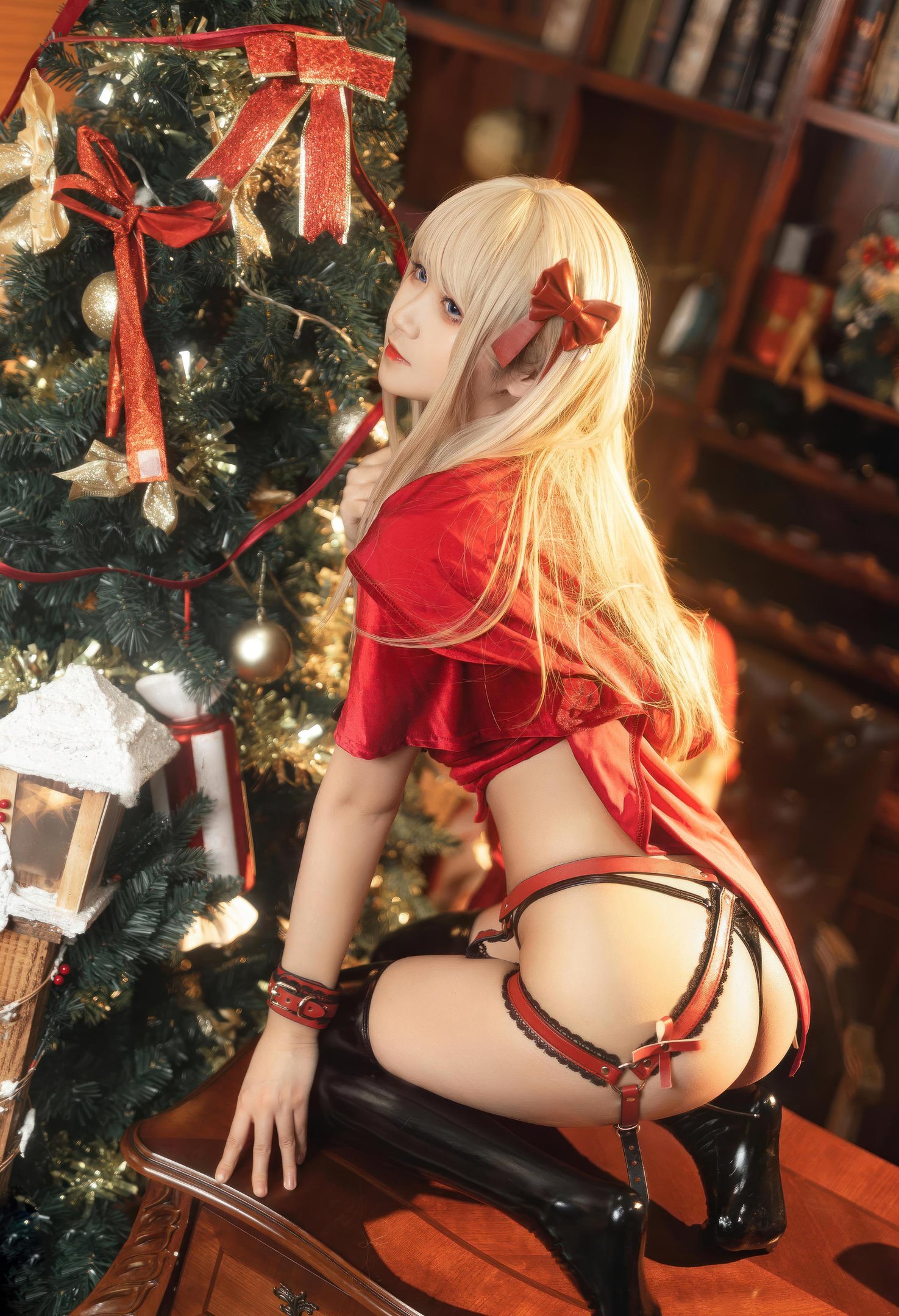 cospaly] 三度_69 - 聖誕小紅帽：真人寫實聖誕主題造型 紅色小紅帽與節日服飾搭配 甜美可愛風格 氛圍感寫真與俏皮表情呈現 清新誘惑合集 35P