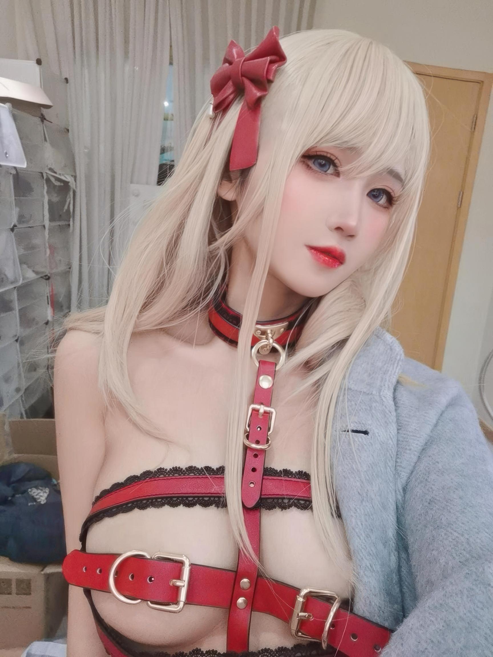 costume play] 三度_69 - クリスマスの赤ずきん：リアルなクリスマステーマスタイル 赤ずきんとフェスティブ衣装のコーディネート かわいらしいスタイルと雰囲気感の写真集 35P