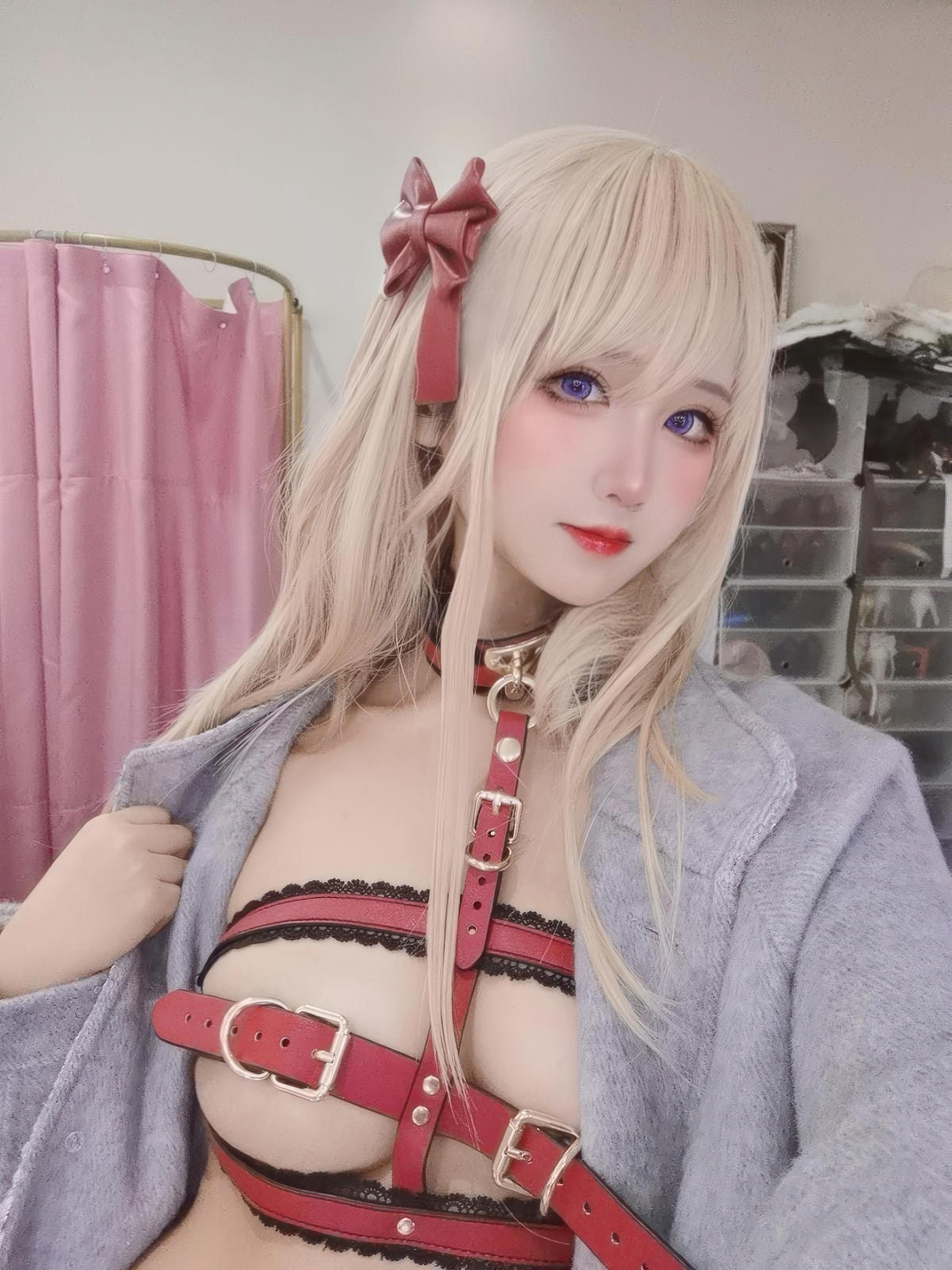 costume play] 三度_69 - クリスマスの赤ずきん：リアルなクリスマステーマスタイル 赤ずきんとフェスティブ衣装のコーディネート かわいらしいスタイルと雰囲気感の写真集 35P