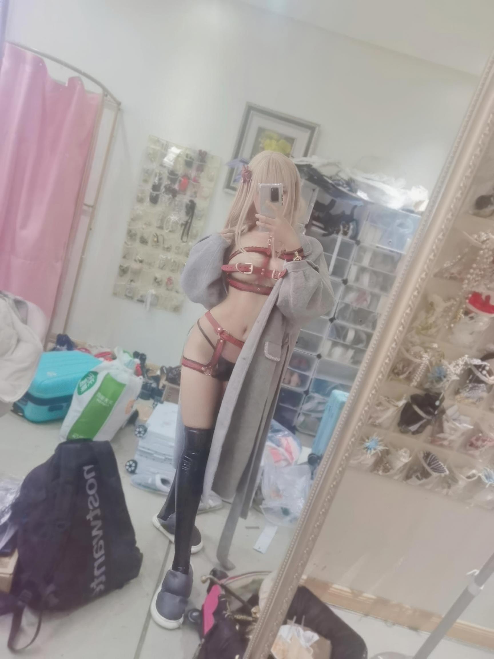 costume play] 三度_69 - クリスマスの赤ずきん：リアルなクリスマステーマスタイル 赤ずきんとフェスティブ衣装のコーディネート かわいらしいスタイルと雰囲気感の写真集 35P