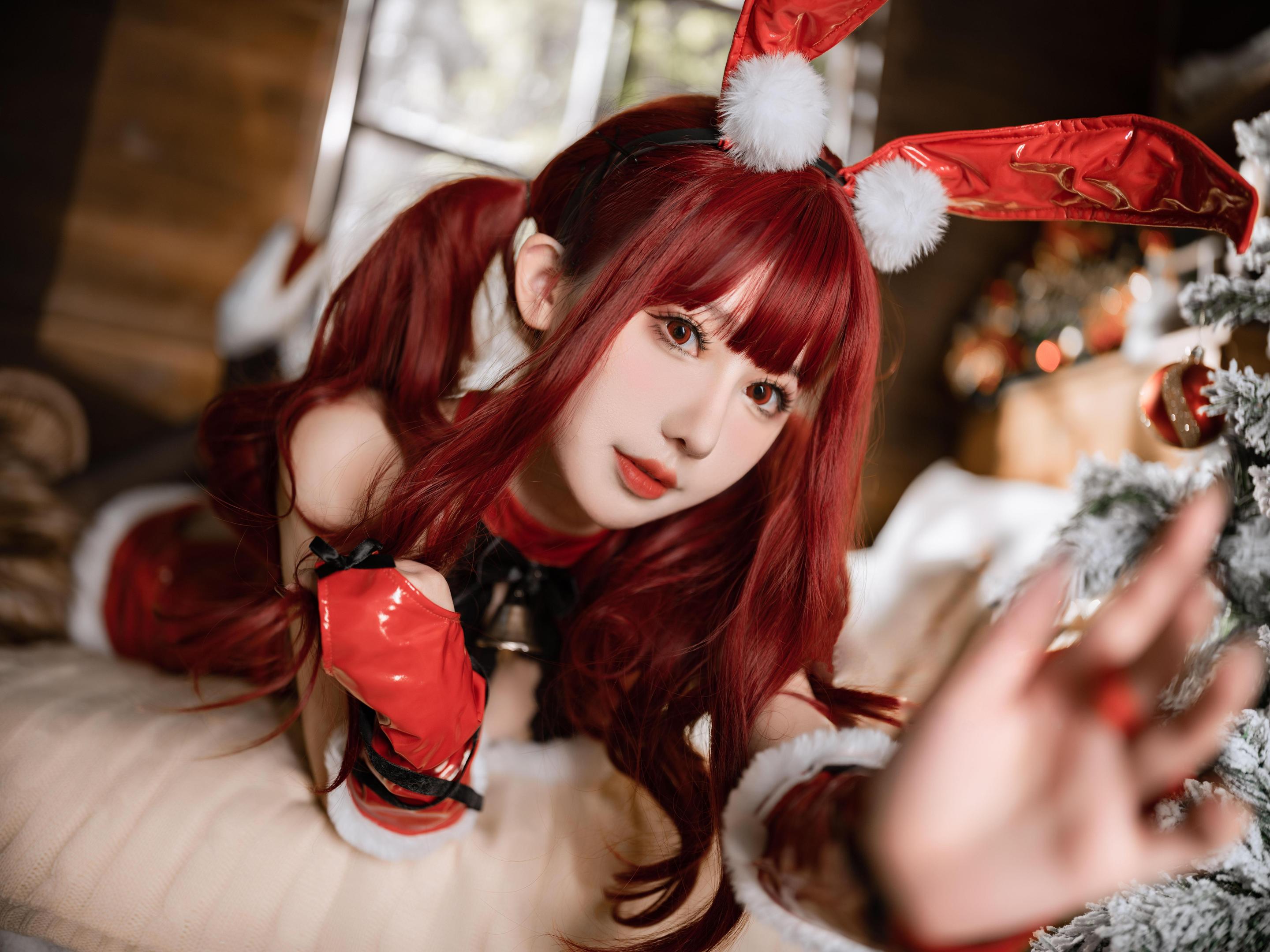 cosplay] 仙女月 - 紅色聖誕兔：真人寫實聖誕兔女郎 紅色兔裝黑絲高跟 撕裂服裝巨乳長腿 誘惑姿態無修正 32P