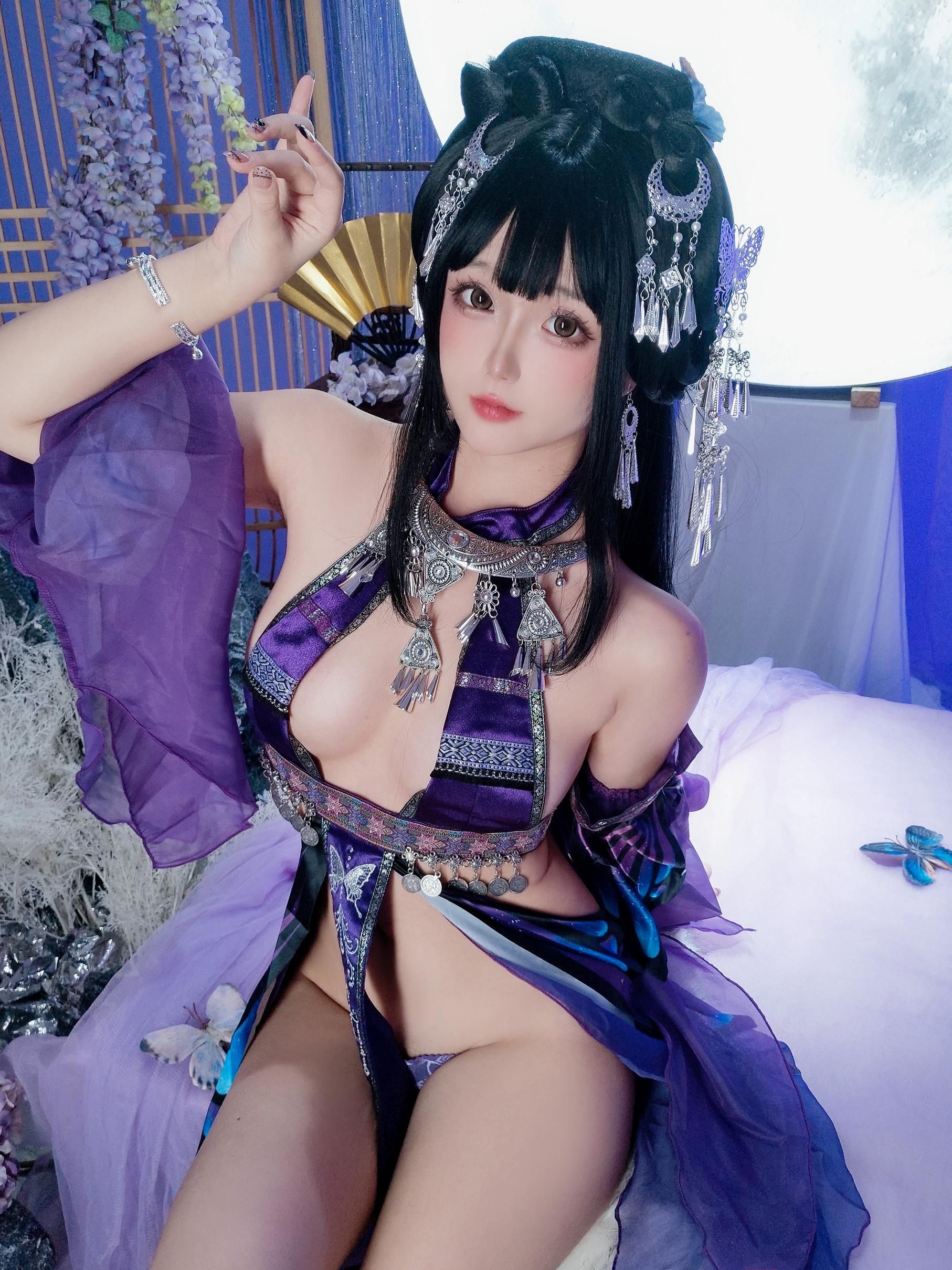 [cosplay] 日奈娇 - 苗疆巫女：真人写实国风幻想巫女造型 银饰头冠与民族服饰 贴身巫女装曲线展现 黑丝长腿神秘氛围 典藏写真156P＋视频6V