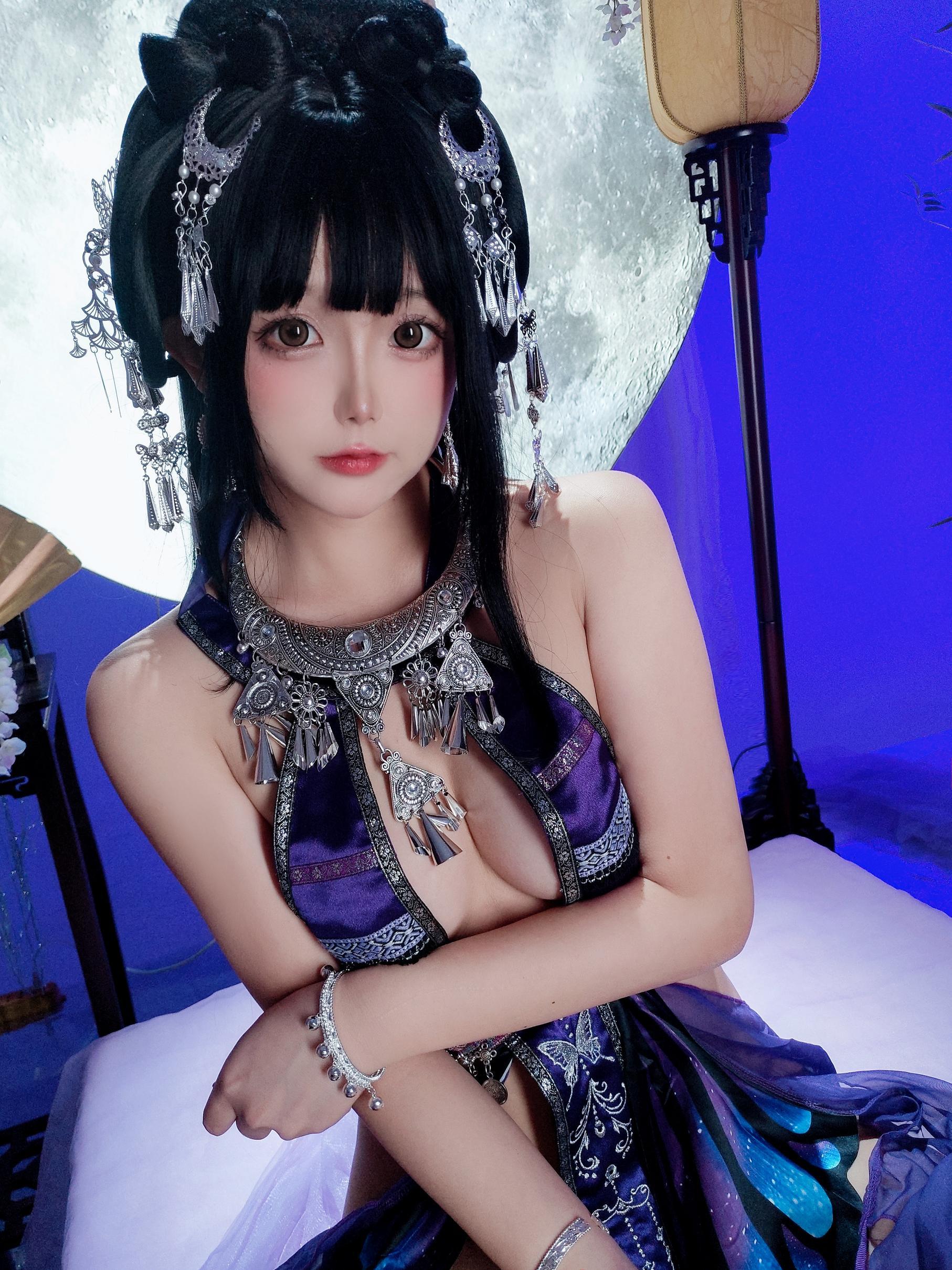 [cosplay] 日奈娇 - 苗疆巫女：真人写实国风幻想巫女造型 银饰头冠与民族服饰 贴身巫女装曲线展现 黑丝长腿神秘氛围 典藏写真156P＋视频6V