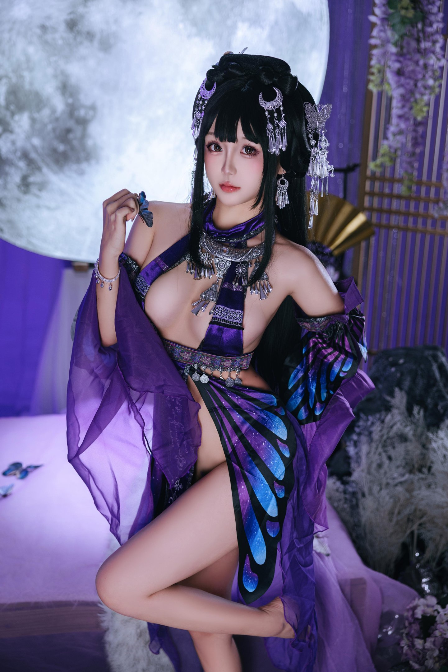 [cosplay] 日奈娇 - 苗疆巫女：真人写实国风幻想巫女造型 银饰头冠与民族服饰 贴身巫女装曲线展现 黑丝长腿神秘氛围 典藏写真156P＋视频6V