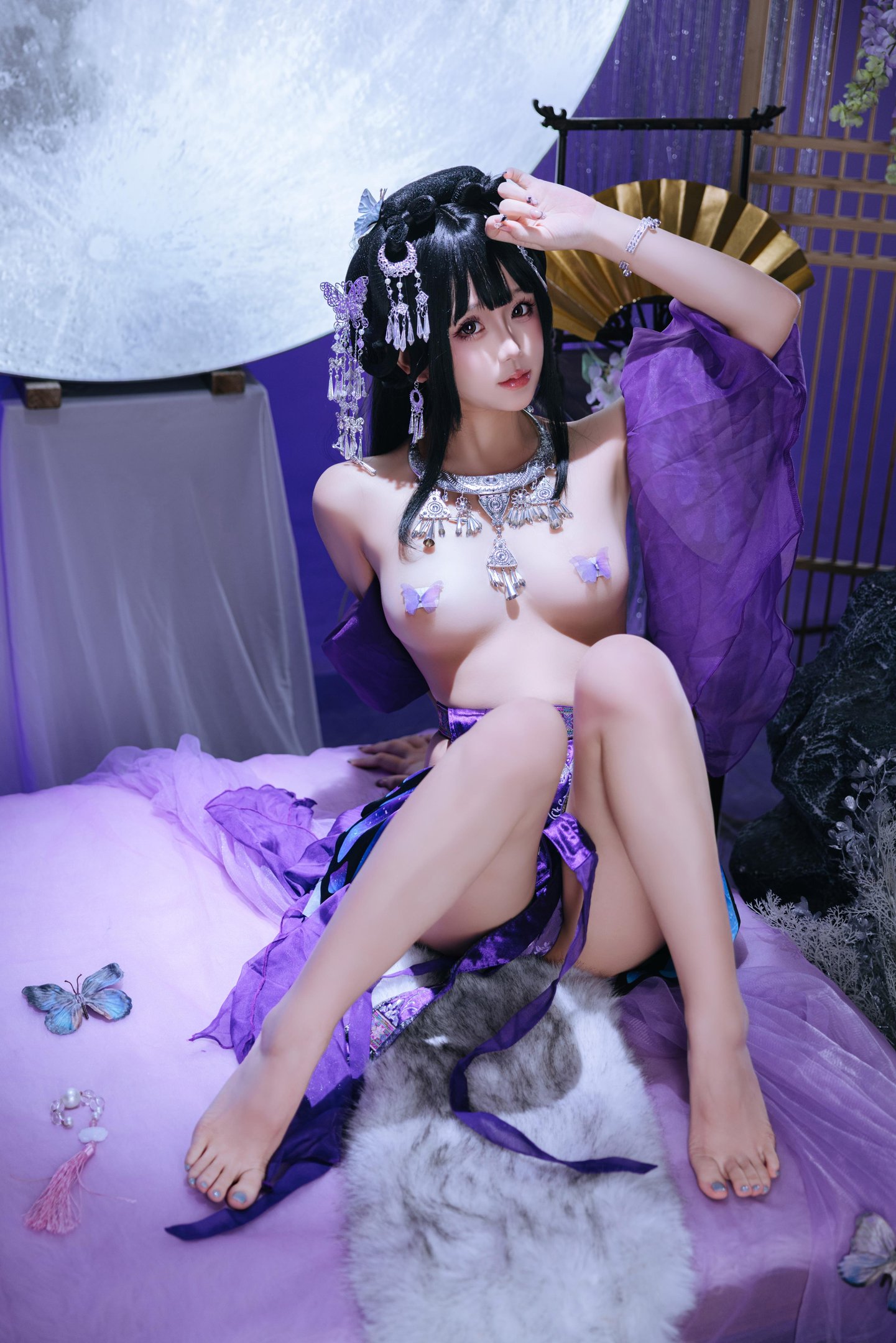 [cosplay] 日奈娇 - 苗疆巫女：真人写实国风幻想巫女造型 银饰头冠与民族服饰 贴身巫女装曲线展现 黑丝长腿神秘氛围 典藏写真156P＋视频6V