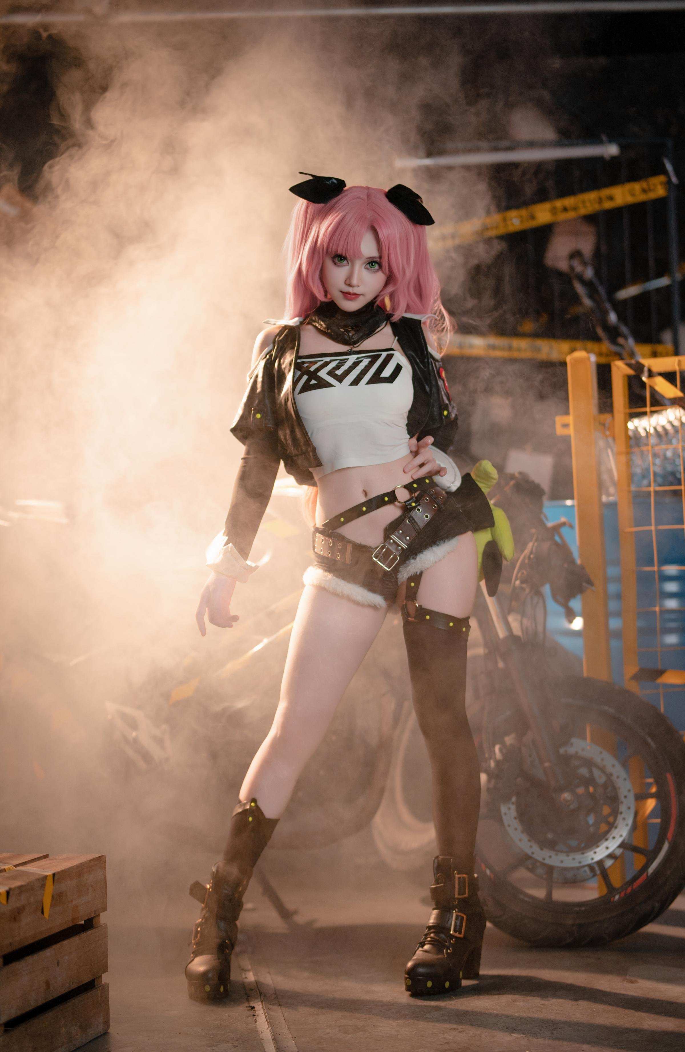 cosplay] Bangni邦尼 - [真人寫實] cos 妮可·羅賓：考古學家御姐長腿黑絲撕裂襯衫 巨乳濕身透視極致墮落無修正調教 77P