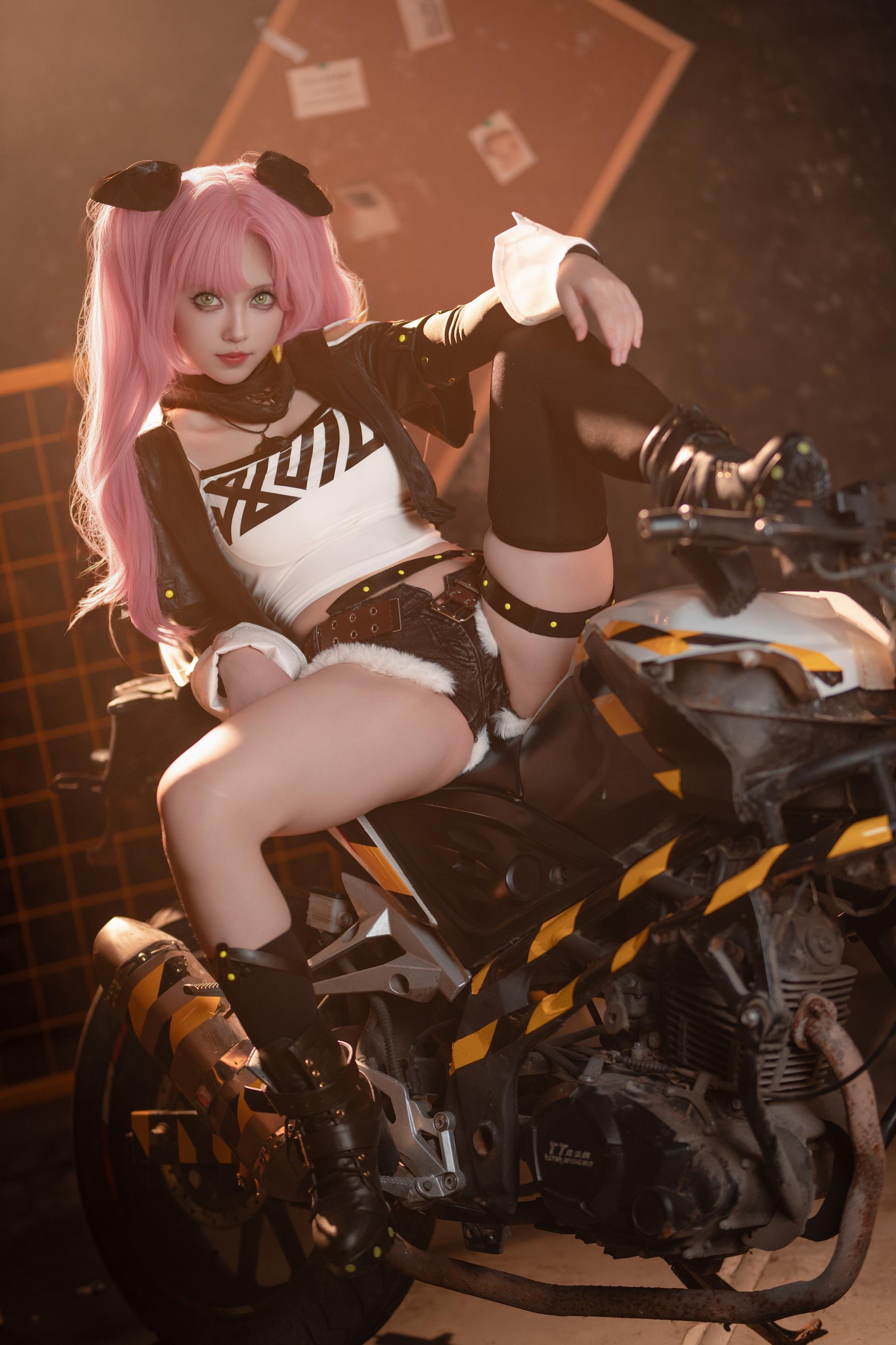 cosplay] Bangni邦尼 - [真人寫實] cos 妮可·羅賓：考古學家御姐長腿黑絲撕裂襯衫 巨乳濕身透視極致墮落無修正調教 77P