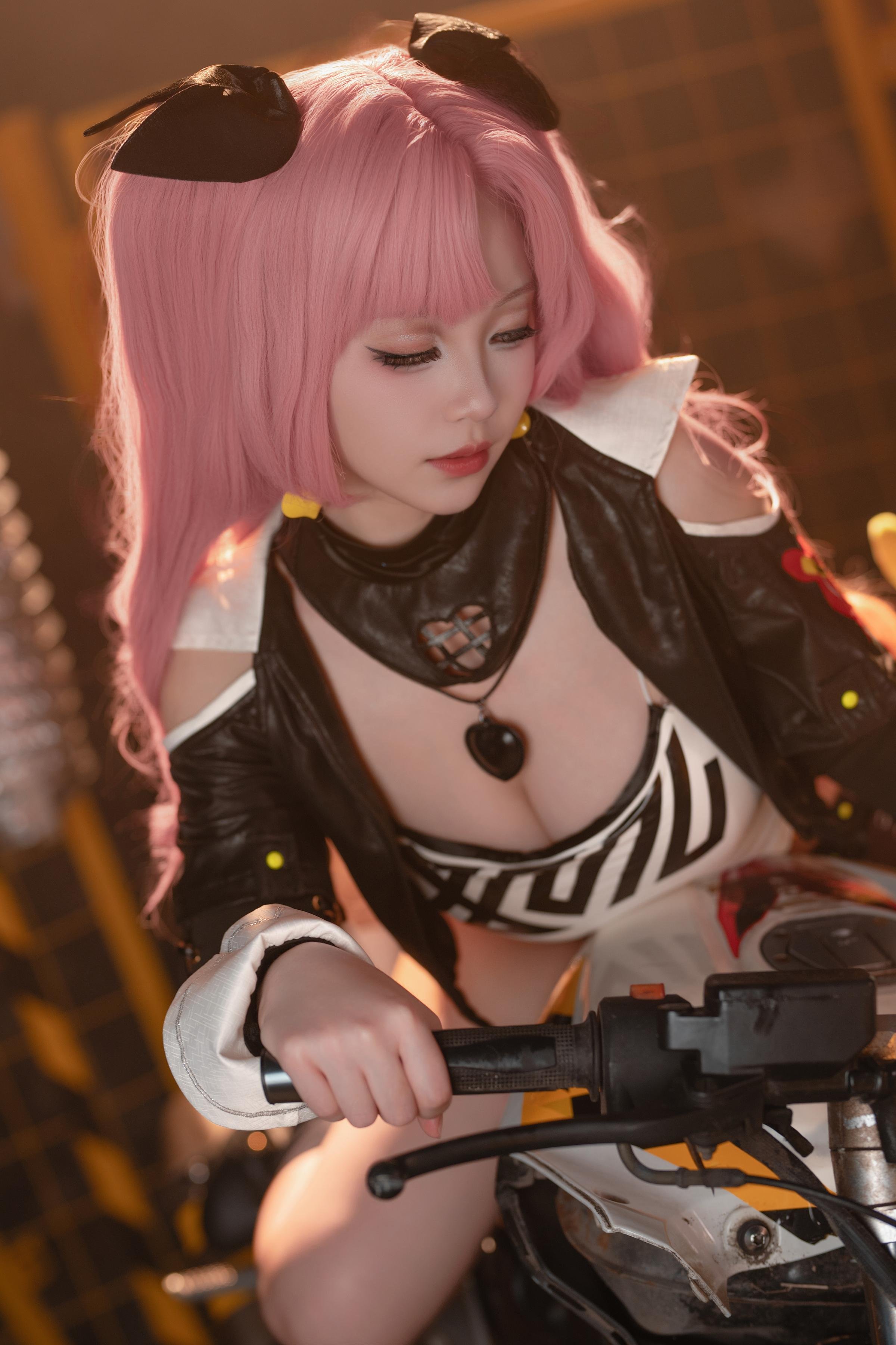 cosplay] Bangni邦尼 - [真人寫實] cos 妮可·羅賓：考古學家御姐長腿黑絲撕裂襯衫 巨乳濕身透視極致墮落無修正調教 77P