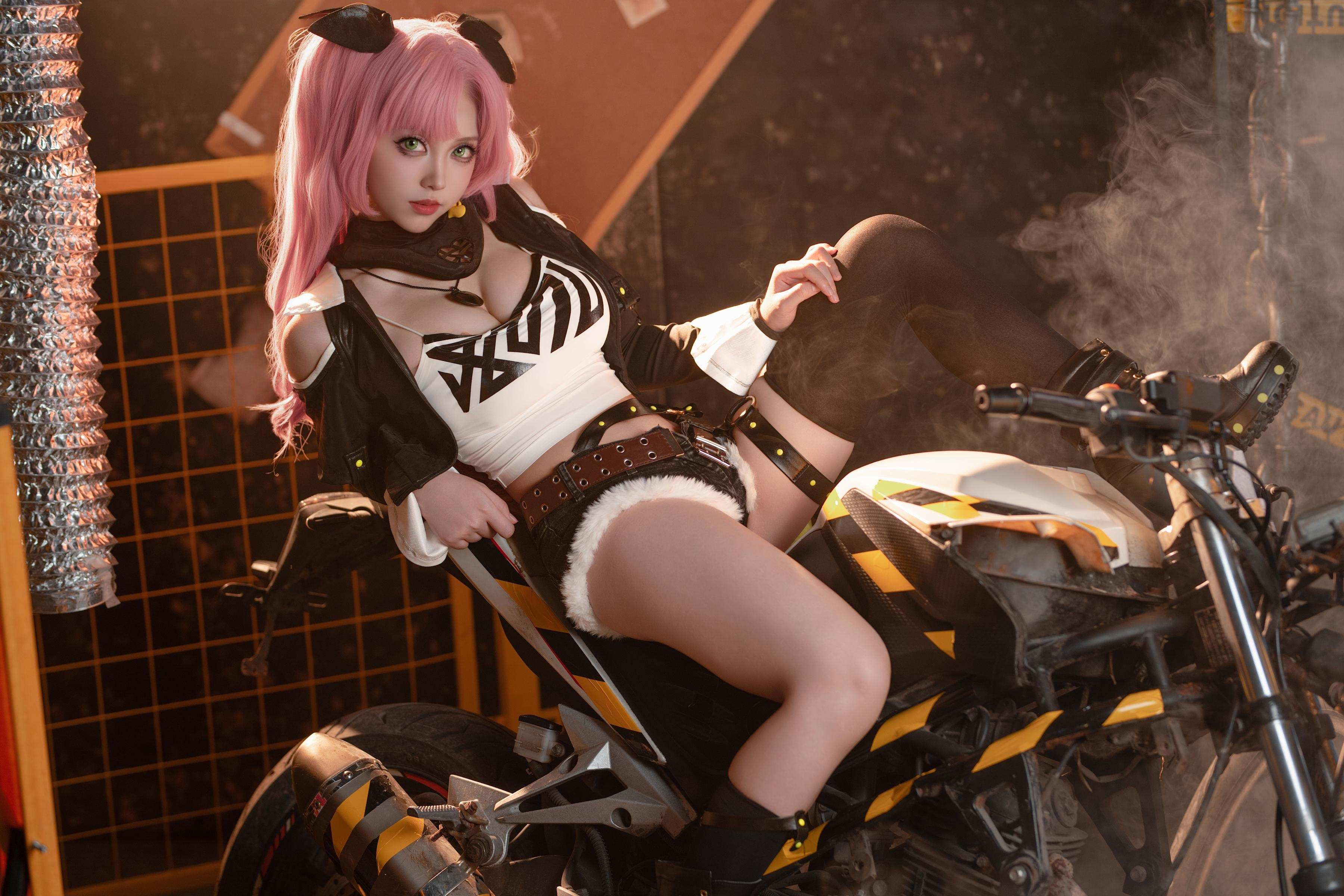 cosplay] Bangni邦尼 - [真人寫實] cos 妮可·羅賓：考古學家御姐長腿黑絲撕裂襯衫 巨乳濕身透視極致墮落無修正調教 77P