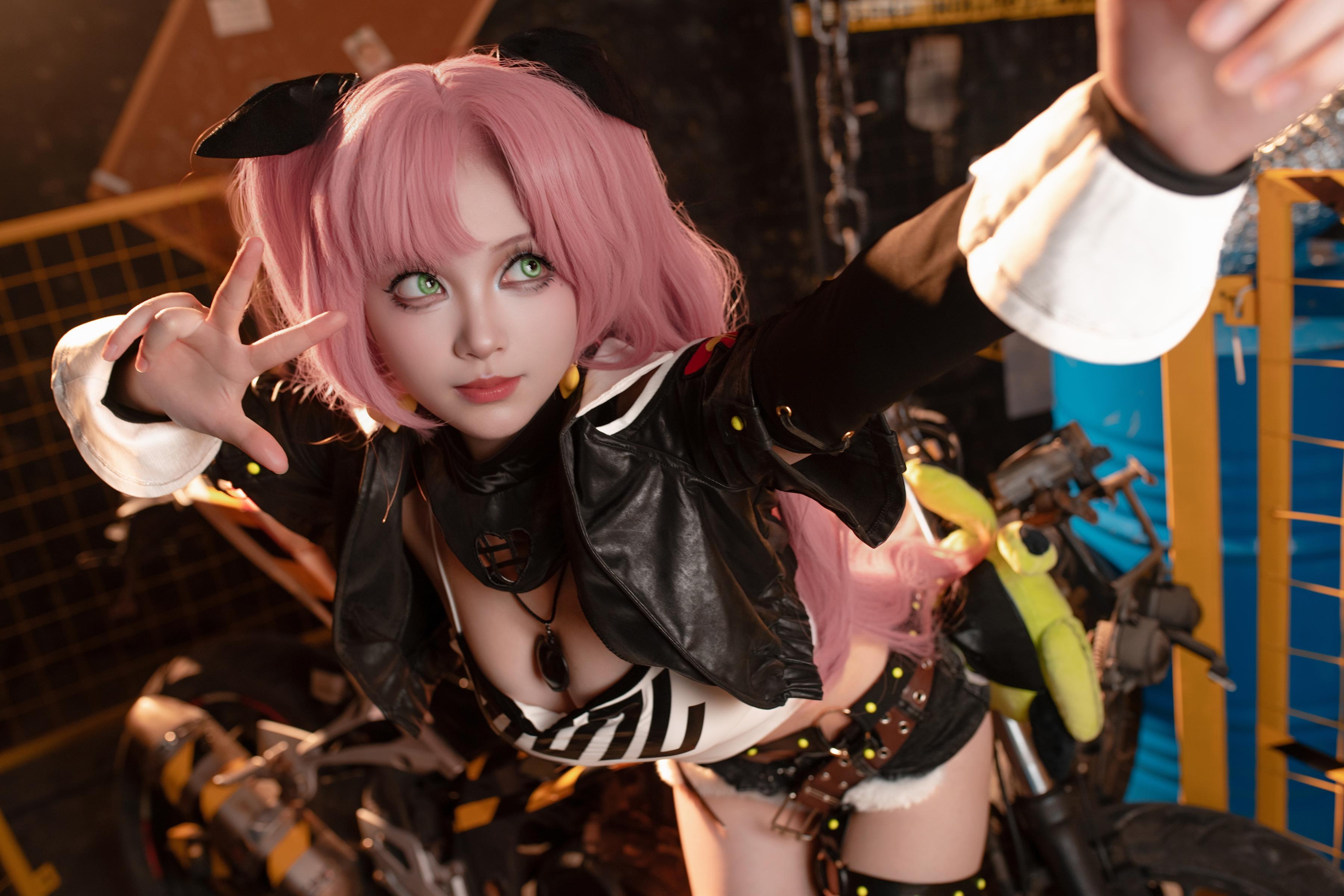 Cosplay] Bangni - [Realistic] Cos Nicole Robin: Archaeologist Domineering Long Legs in Ripped Shirt, Busty Wet Look, Ultimate Decadence, Unedited Training 77P