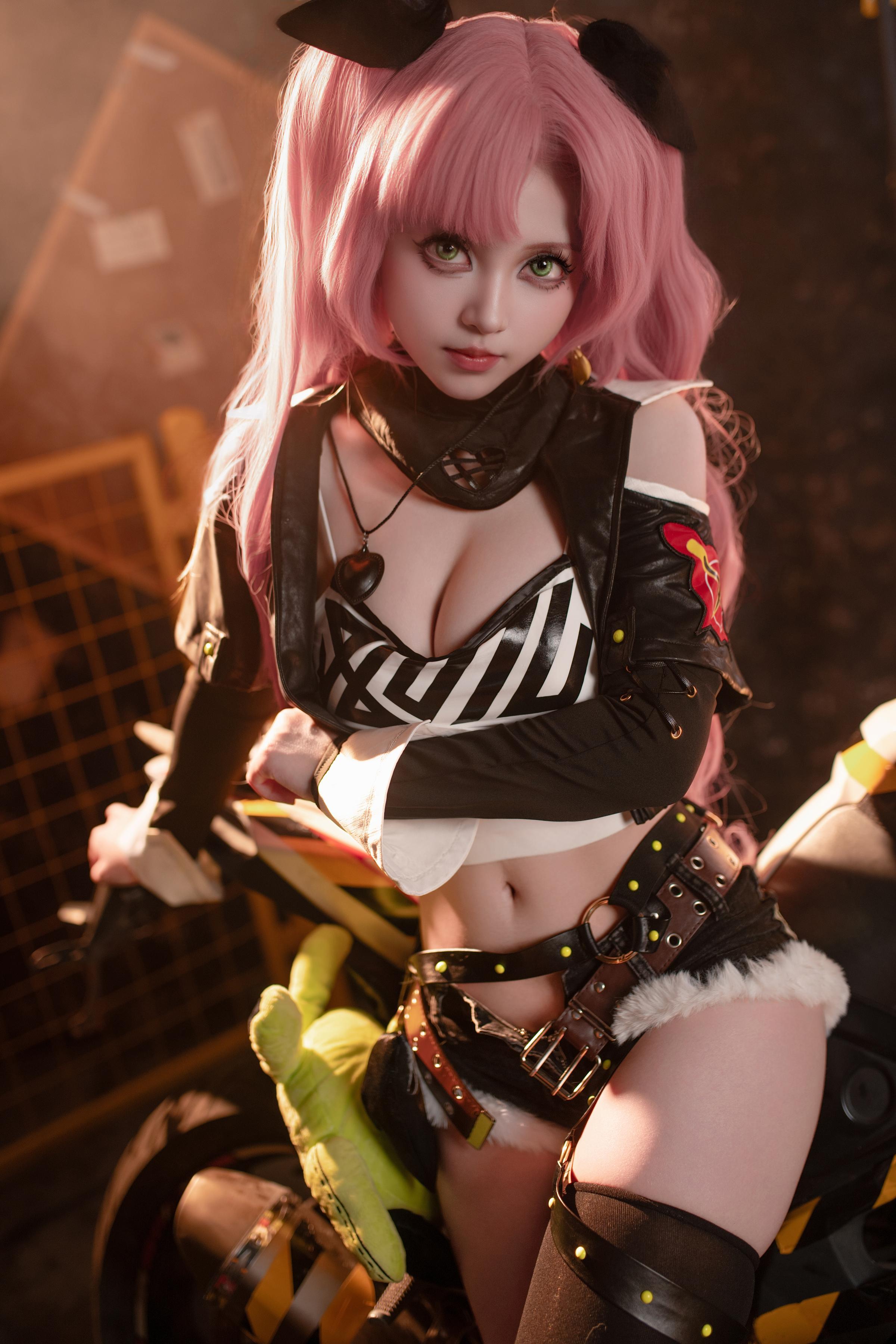 Cosplay] Bangni - [Realistic] Cos Nicole Robin: Archaeologist Domineering Long Legs in Ripped Shirt, Busty Wet Look, Ultimate Decadence, Unedited Training 77P