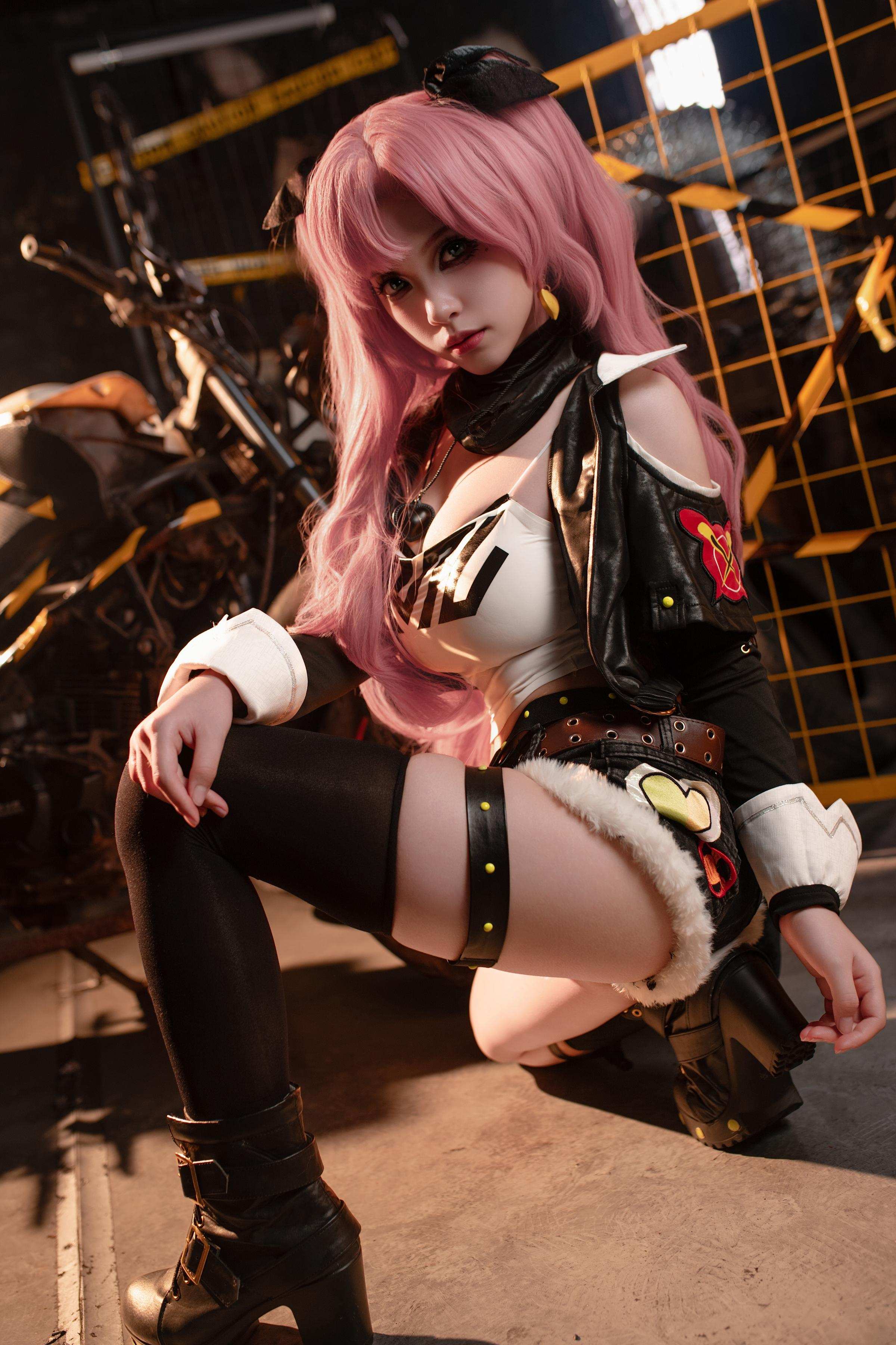 Cosplay] Bangni - [Realistic] Cos Nicole Robin: Archaeologist Domineering Long Legs in Ripped Shirt, Busty Wet Look, Ultimate Decadence, Unedited Training 77P