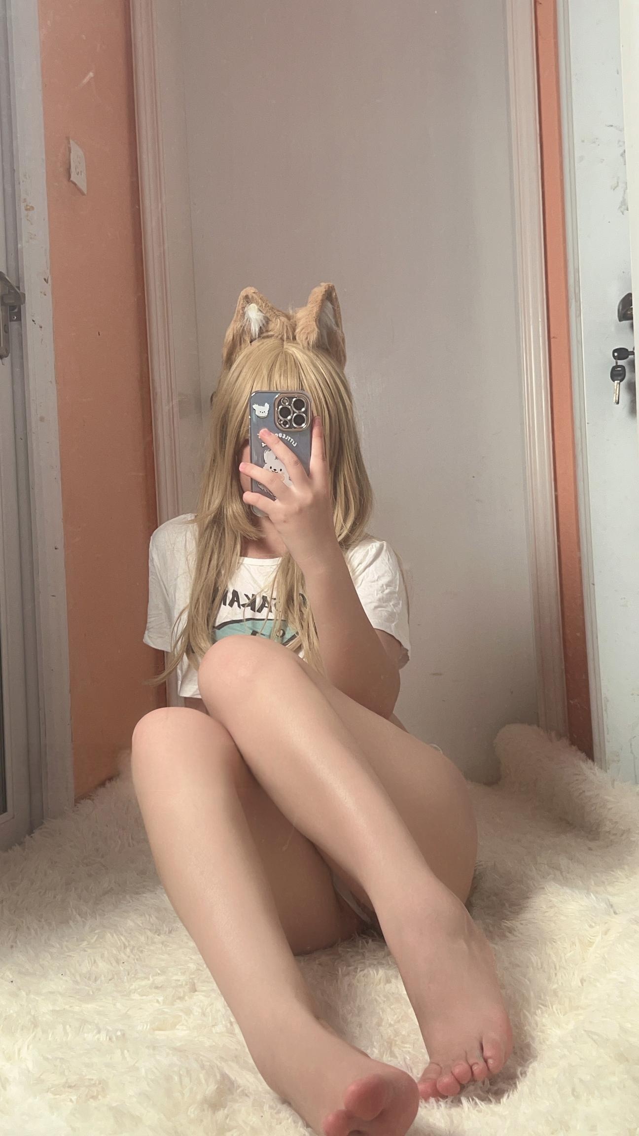 【コスプレ】Nai_奈绯 - 【リアル】コス 黄豆粉：超人気猫娘・黄髪獣耳・創可貼・巨乳・尾巴プラグイン・黒スト開脚 53P1V