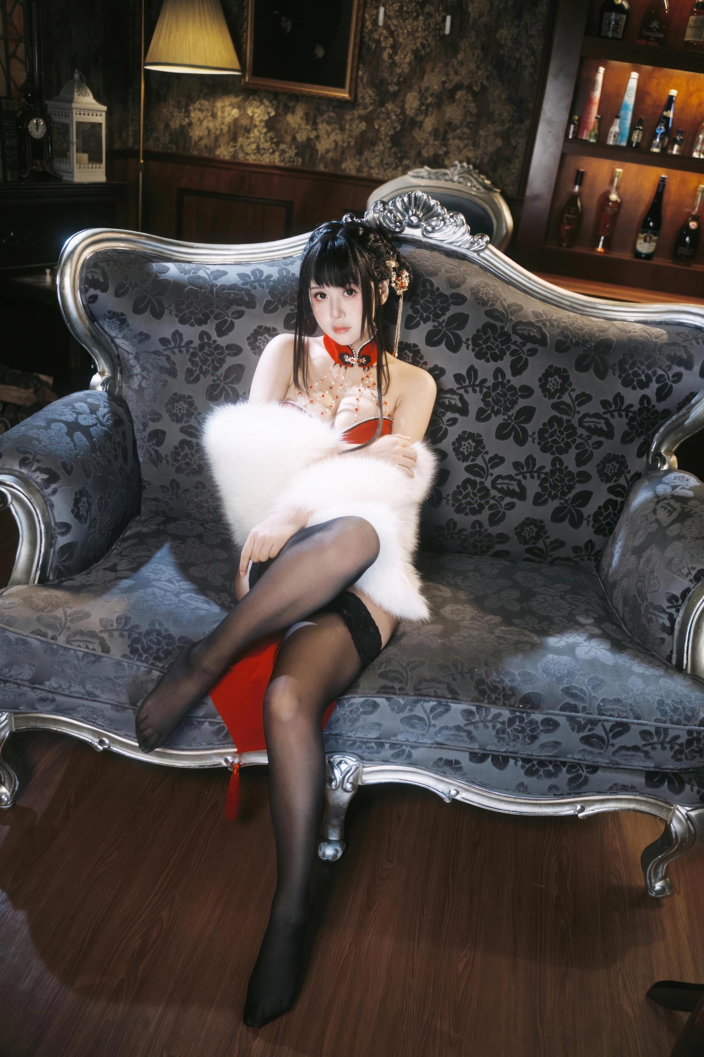 cosplay] 萌芽儿o0 - 朱砂痣：真人寫實性感主題演繹 朱砂點綴妝容與情緒氛圍 黑絲造型勾勒曲線 美乳線條與成熟魅惑並存 近景私房寫真 26P