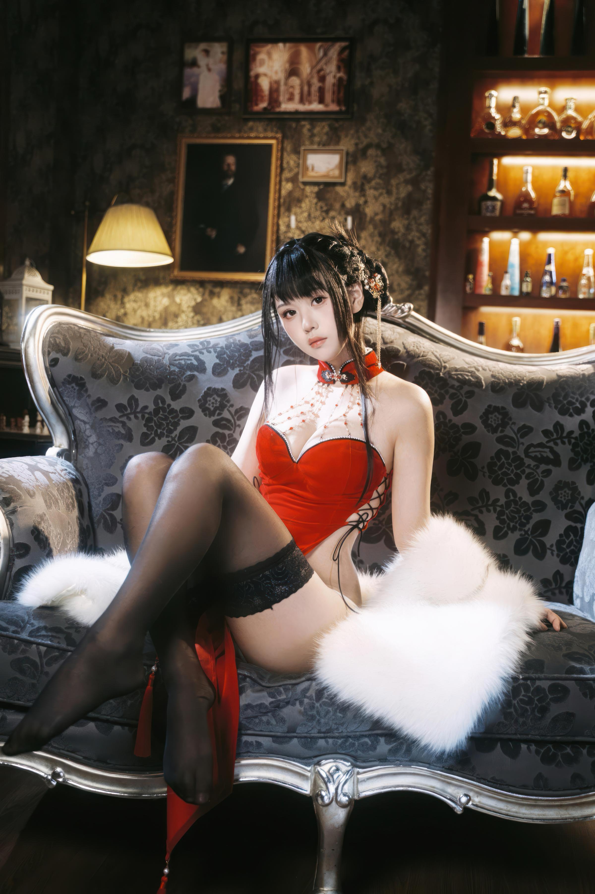 cosplay] 萌芽儿o0 - 朱砂痣：真人寫實性感主題演繹 朱砂點綴妝容與情緒氛圍 黑絲造型勾勒曲線 美乳線條與成熟魅惑並存 近景私房寫真 26P