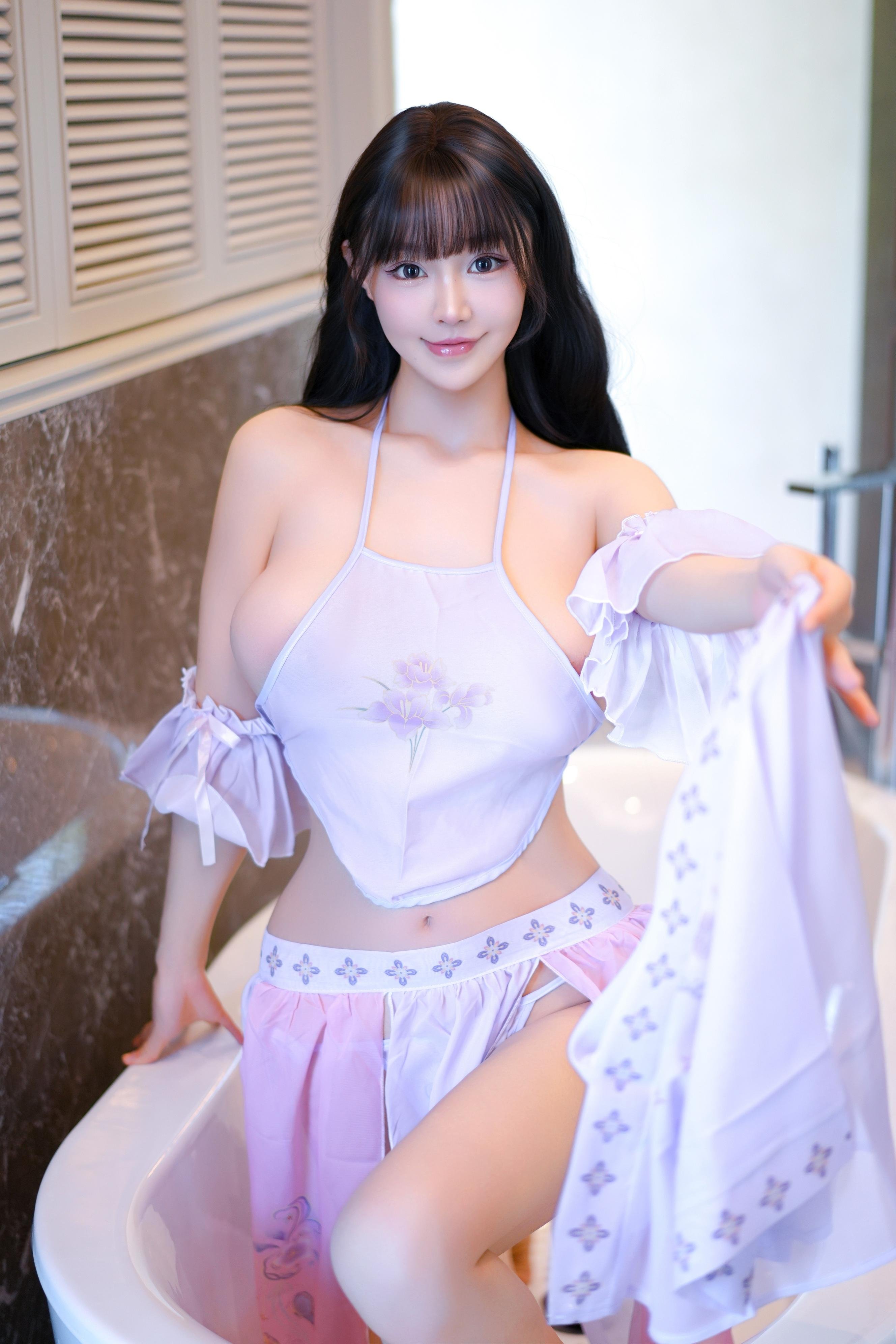 ภาพถ่าย] จูเคอเอ๋อ - ชุดบิกินี่สีม่วงจากเซี่ยงไฮ้: ธีมการถ่ายภาพท่องเที่ยวเซี่ยงไฮ้ ชุดบิกินี่สีม่วงคู่กับถุงน่องและเส้นขาอันสวยงาม เสน่ห์และอารมณ์เซ็กซี่ในบรรยากาศเขตร้อน 121P1V