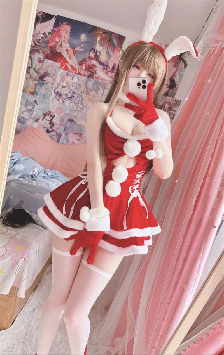 có phong cách] 习呆呆 - cosplay Bunniesanta: Người mẫu thực tế sexy thỏ Giáng Sinh với mũ thỏ, trang phục rách, ngực khủng, tất trắng, quyến rũ tột độ 18P+2V