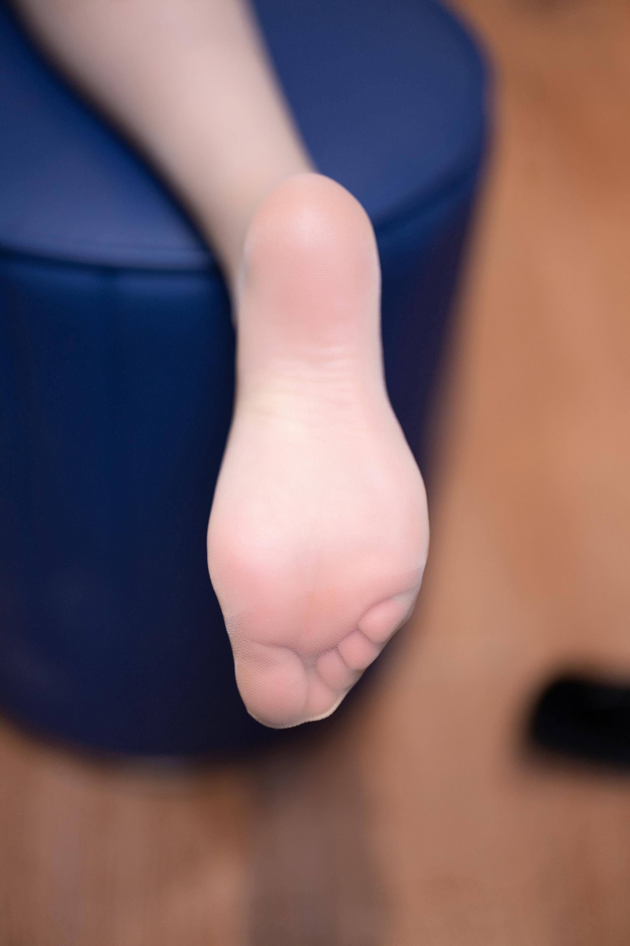 【写真】楊晨晨Yome - 秀人網綠色情趣內衣：綠色內衣主題造型 勾勒優雅曲線與細膩質感 室內氛圍感拍攝 展現成熟性感氣質 103P