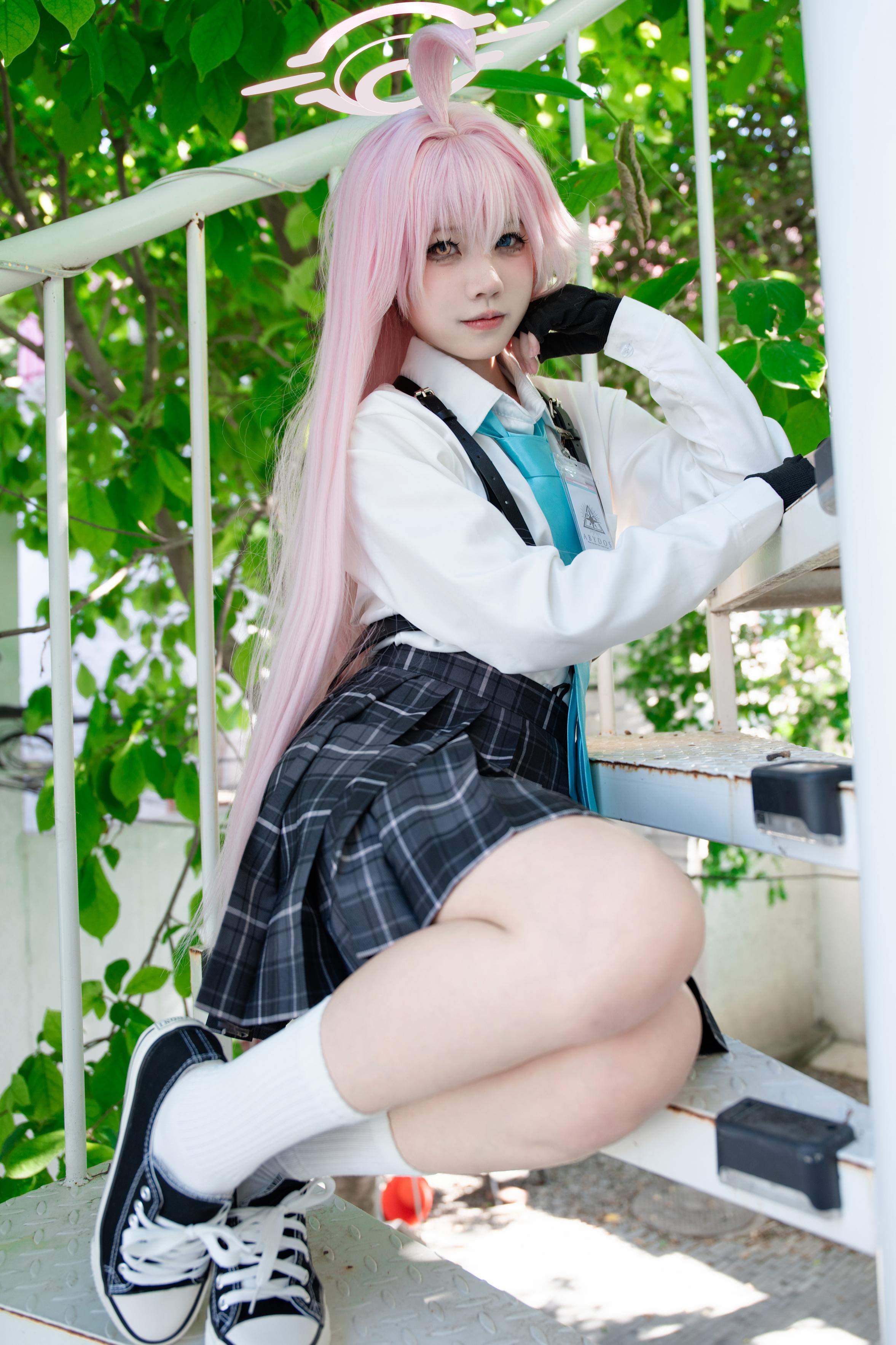 costume扮演] 清水凪 - cos 小鳥遊星野：真人寫實碧藍檔案JK少女 制服撕裂床上美腿玉足 極致性感開檔無修正 88P