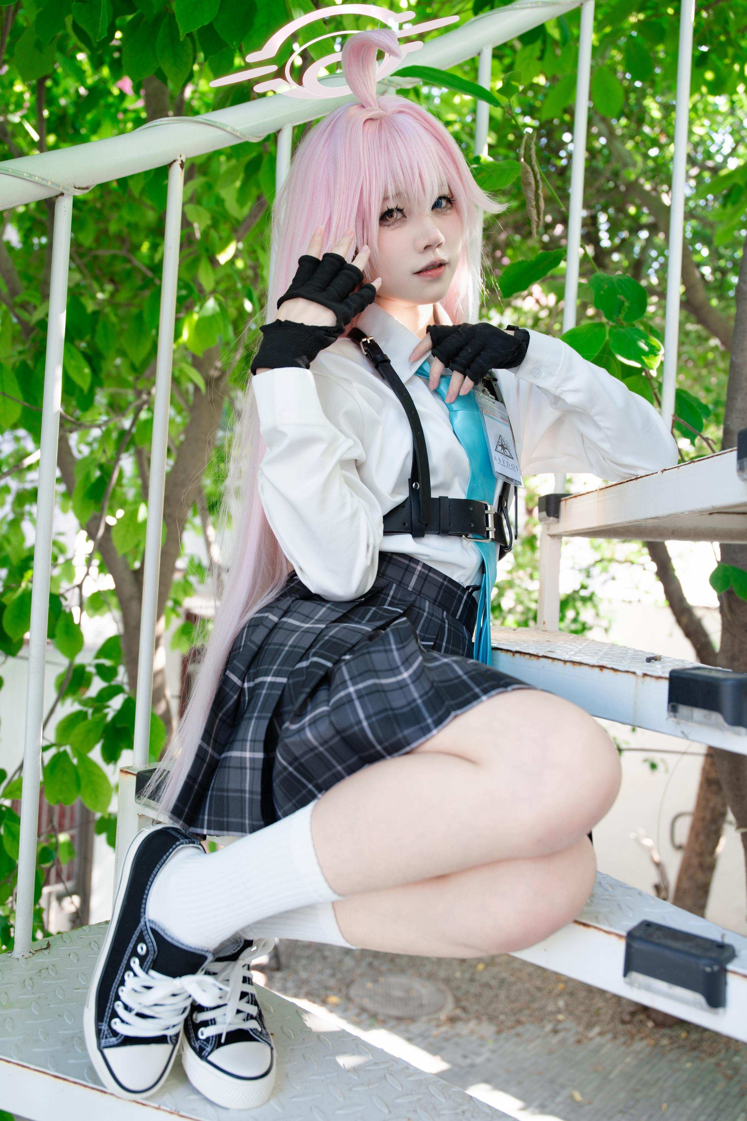 costume扮演] 清水凪 - cos 小鳥遊星野：真人寫實碧藍檔案JK少女 制服撕裂床上美腿玉足 極致性感開檔無修正 88P