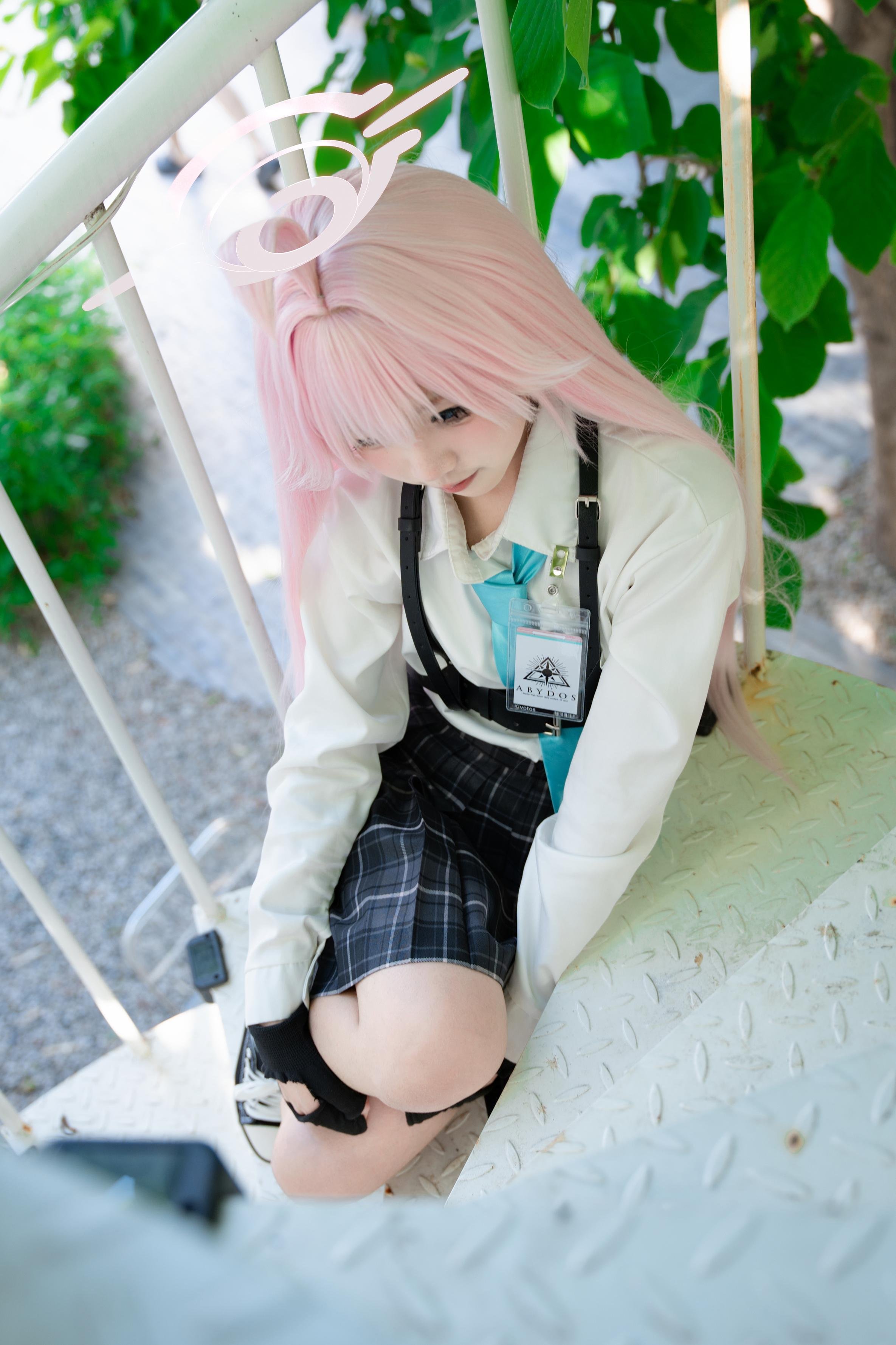 costume扮演] 清水凪 - cos 小鳥遊星野：真人寫實碧藍檔案JK少女 制服撕裂床上美腿玉足 極致性感開檔無修正 88P