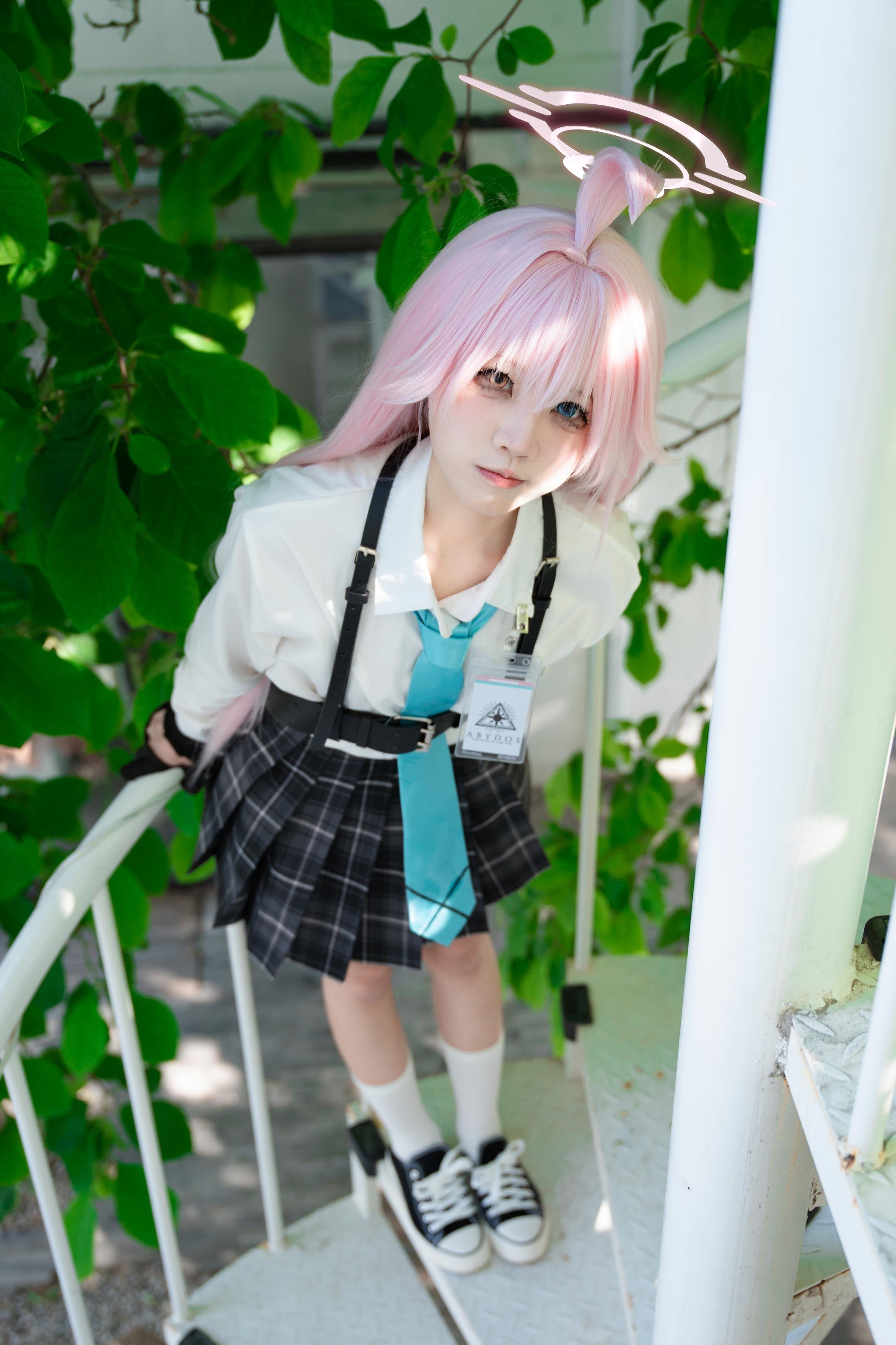 costume扮演] 清水凪 - cos 小鳥遊星野：真人寫實碧藍檔案JK少女 制服撕裂床上美腿玉足 極致性感開檔無修正 88P