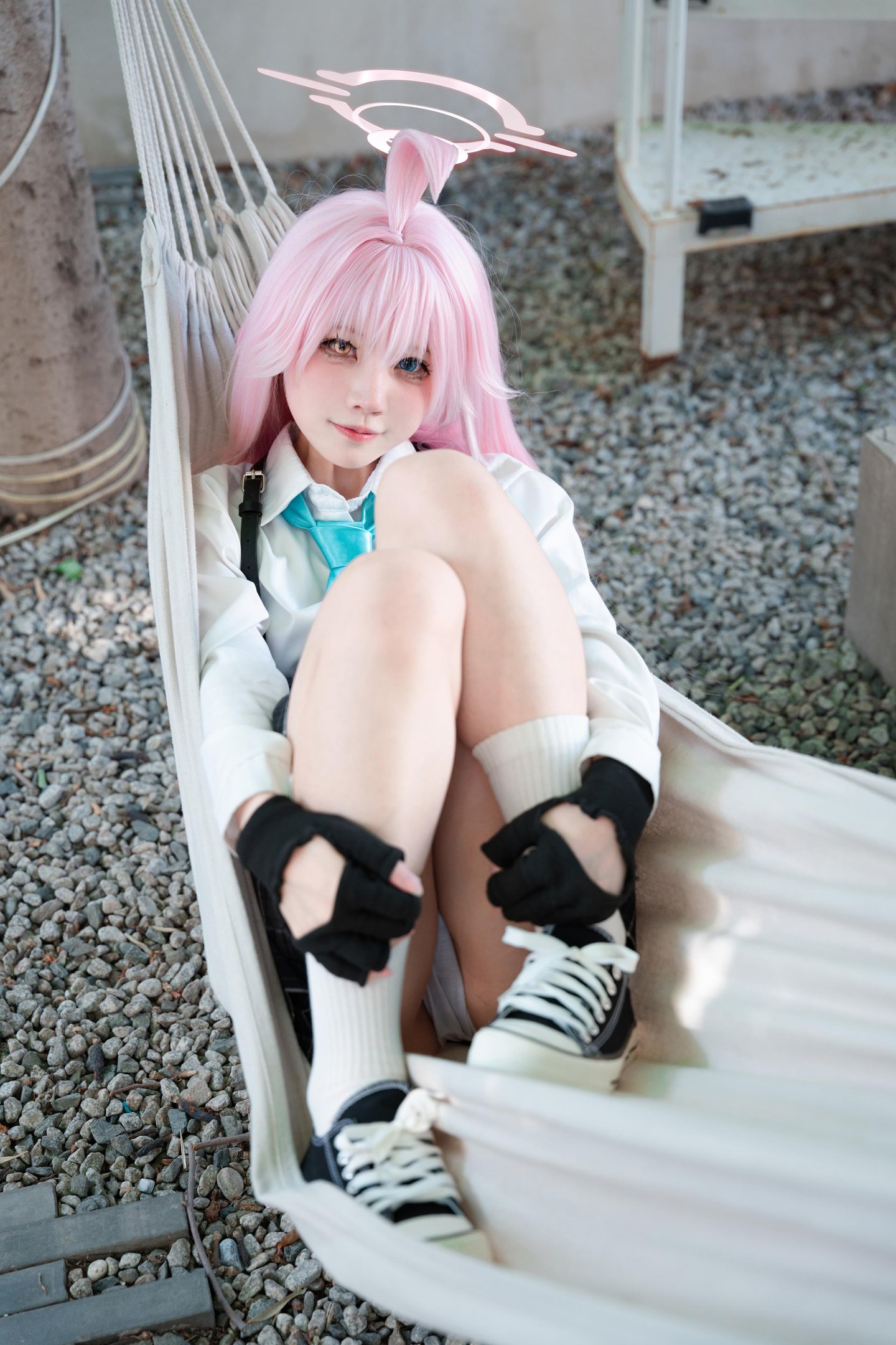 costume扮演] 清水凪 - cos 小鳥遊星野：真人寫實碧藍檔案JK少女 制服撕裂床上美腿玉足 極致性感開檔無修正 88P