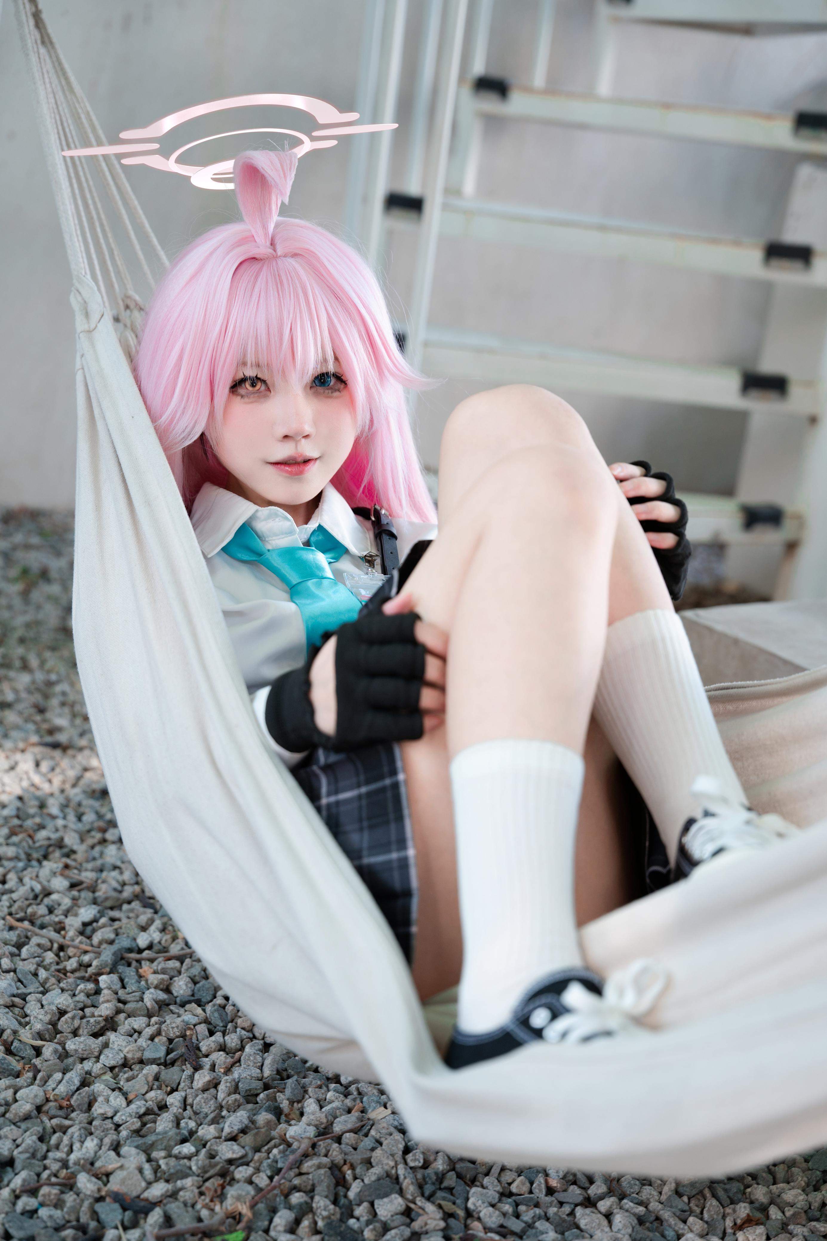 costume扮演] 清水凪 - cos 小鳥遊星野：真人寫實碧藍檔案JK少女 制服撕裂床上美腿玉足 極致性感開檔無修正 88P