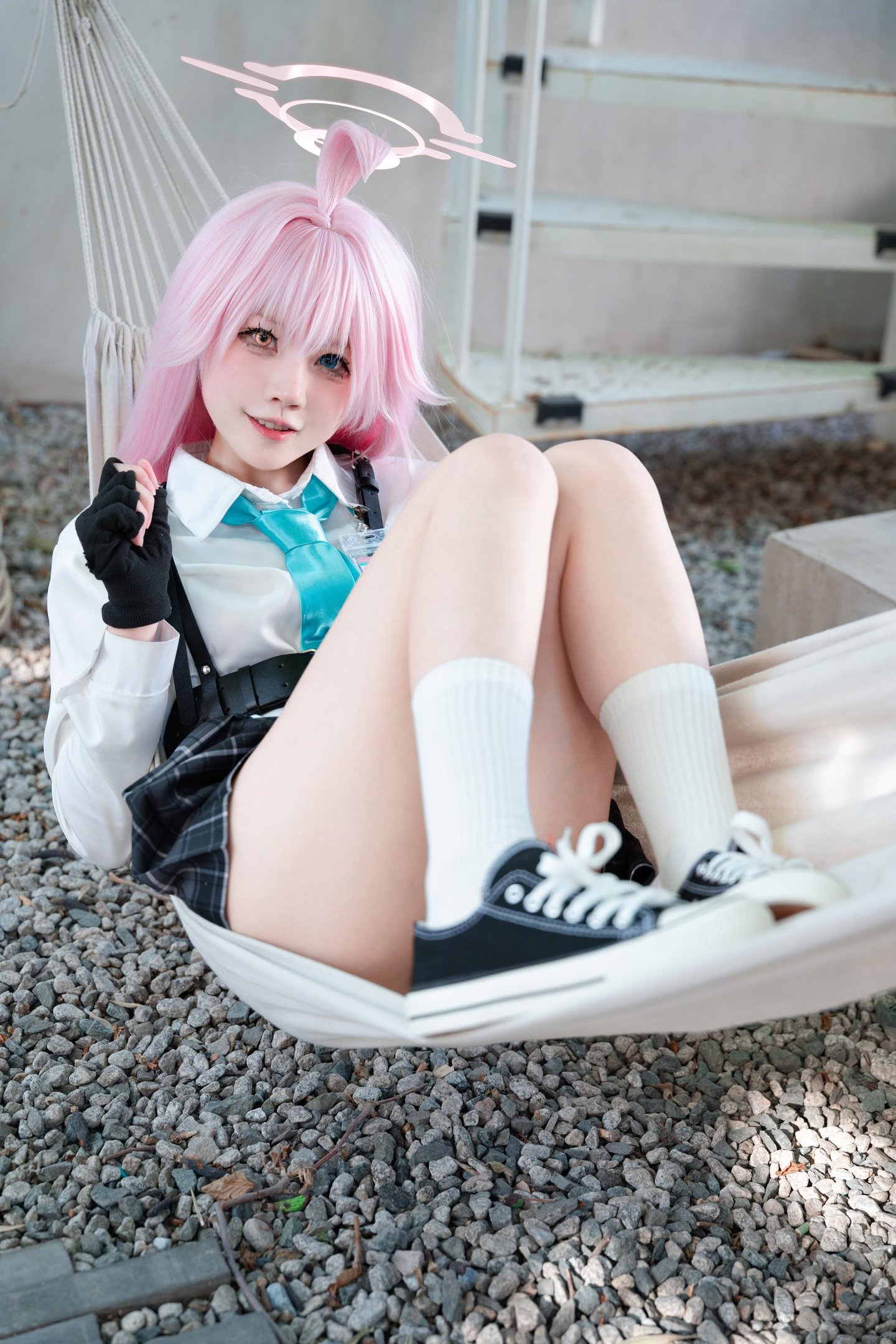 costume扮演] 清水凪 - cos 小鳥遊星野：真人寫實碧藍檔案JK少女 制服撕裂床上美腿玉足 極致性感開檔無修正 88P