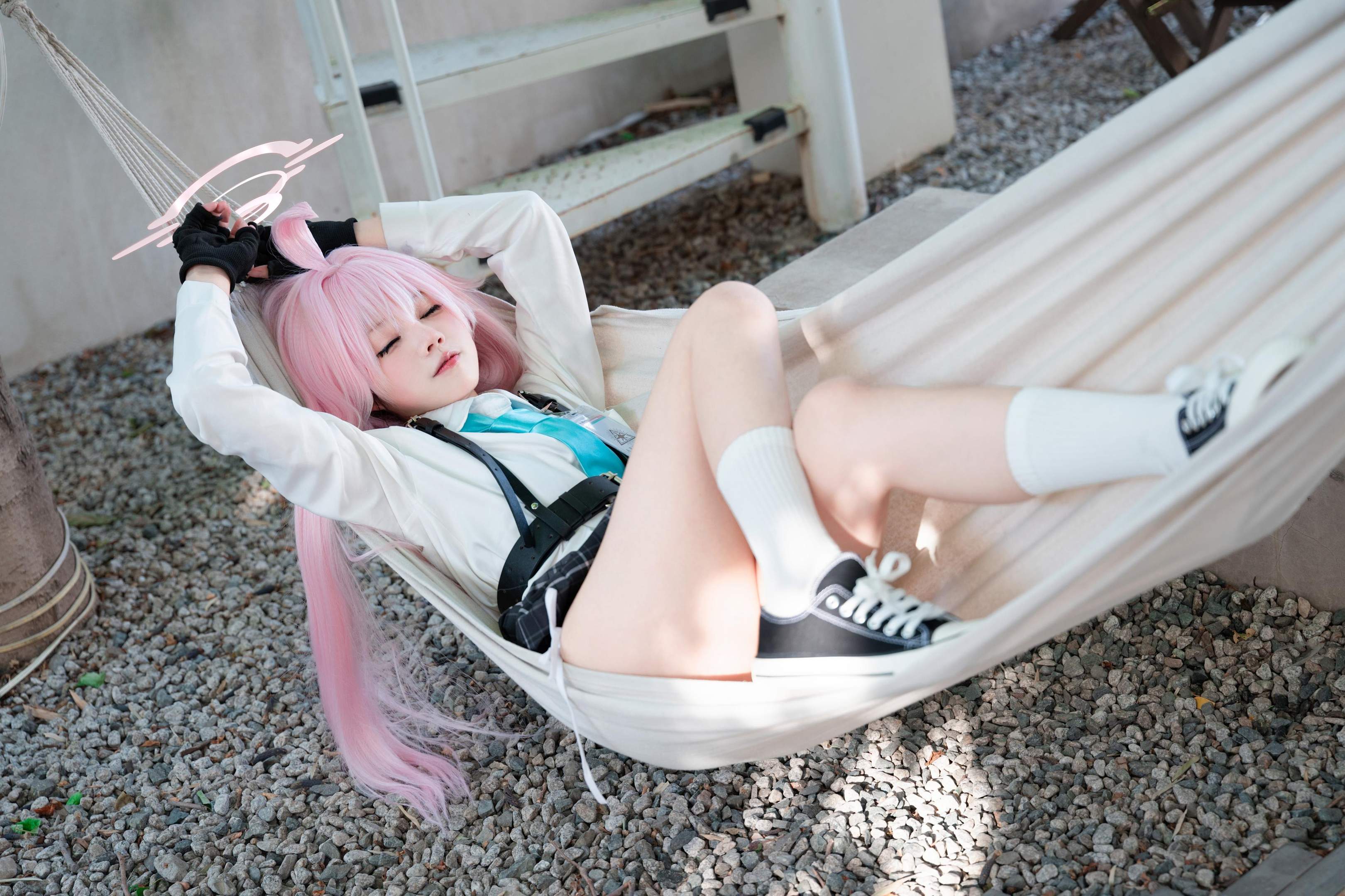 Cosplay] Shimizu Nagi - Cosplaying Takanashi Hoshino: Realistic Blue Archive JK Girl, Torn Uniform, Beautiful Legs, Exquisite Sensuality, Uncensored 88P