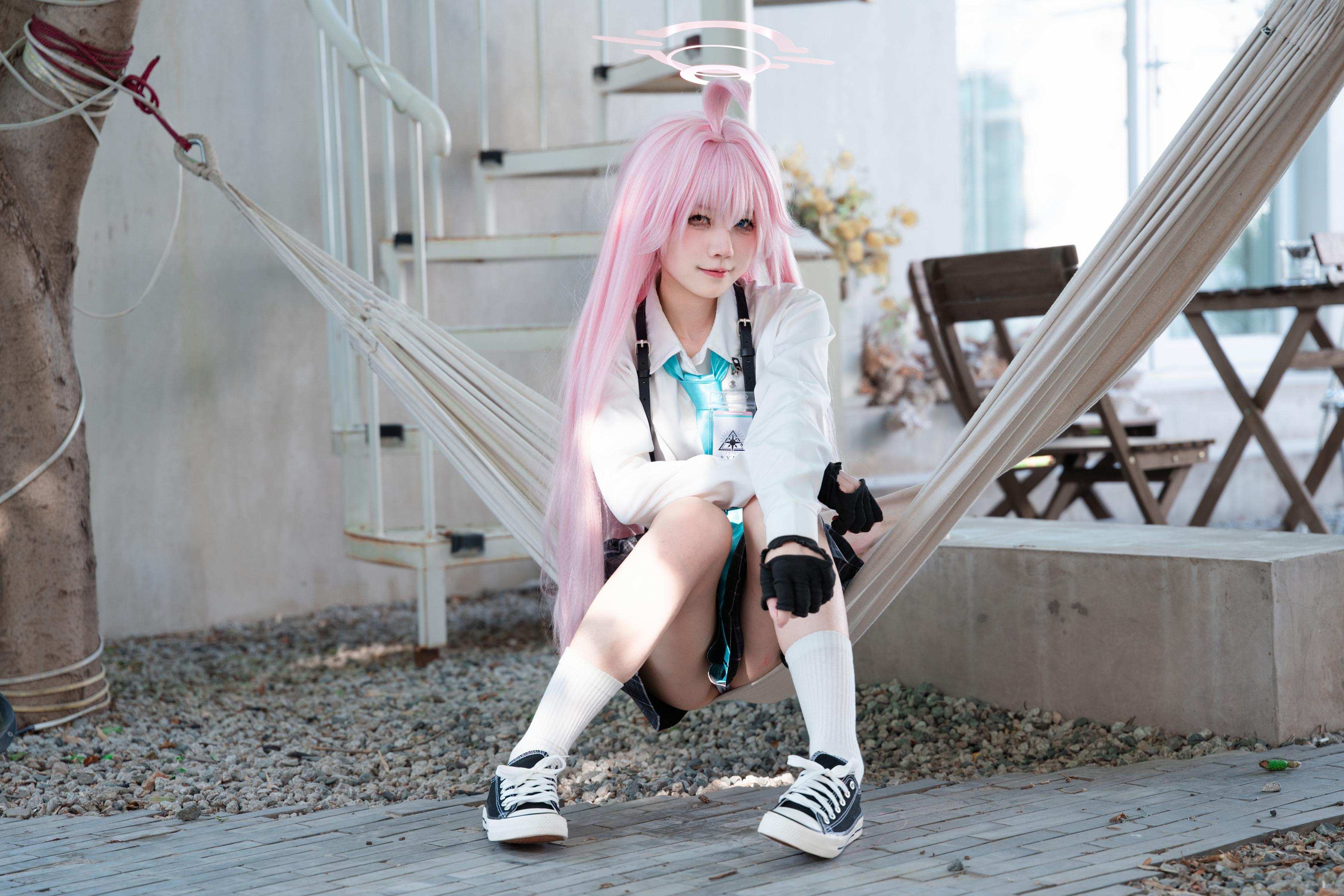 Cosplay] Shimizu Nagi - Cosplaying Takanashi Hoshino: Realistic Blue Archive JK Girl, Torn Uniform, Beautiful Legs, Exquisite Sensuality, Uncensored 88P