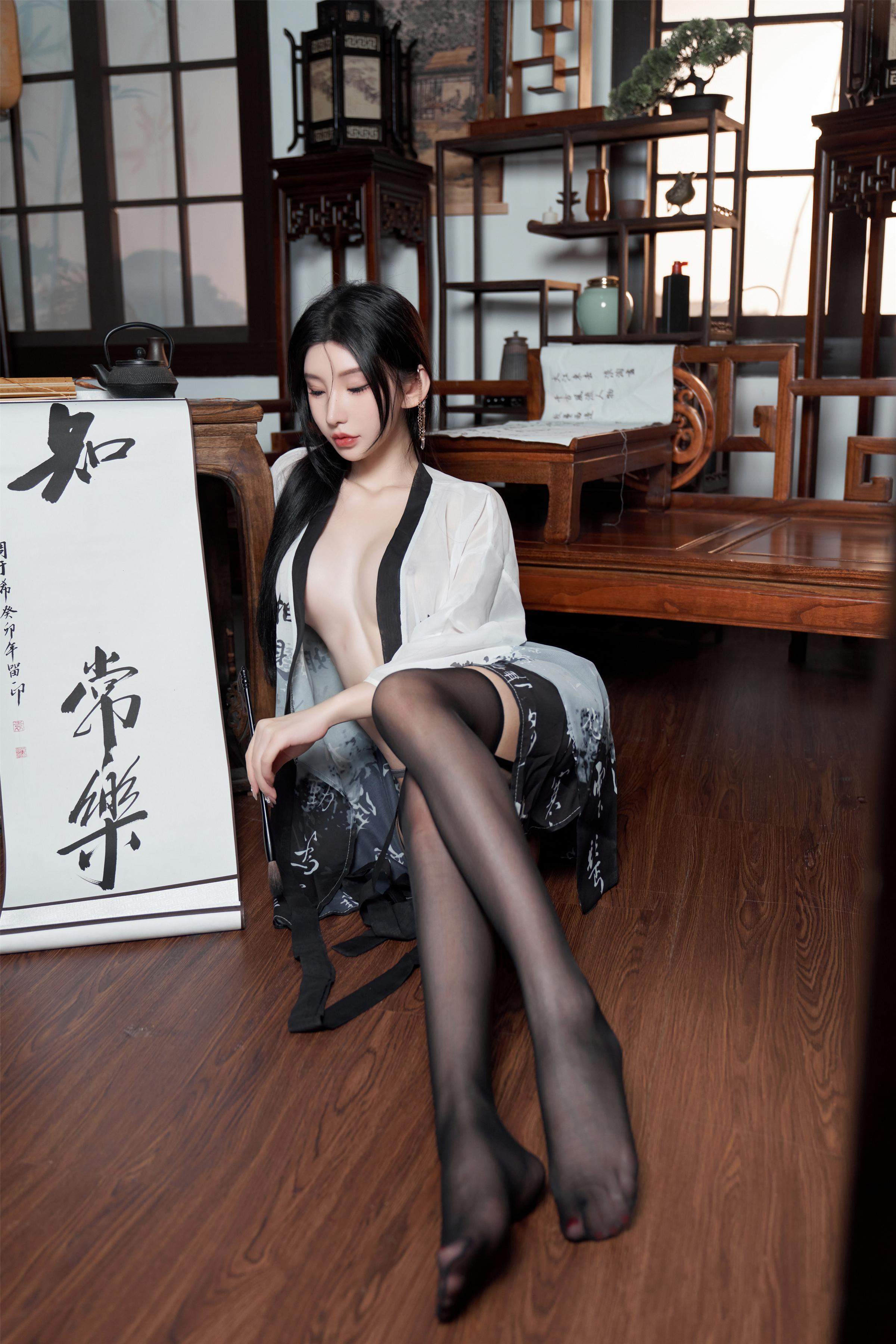 写真] 周于希 - 秀人网の鈴铛血滴子テーマ写真：ダークスタイルとメタルベルが織りなす冷酷な美しさ 90P