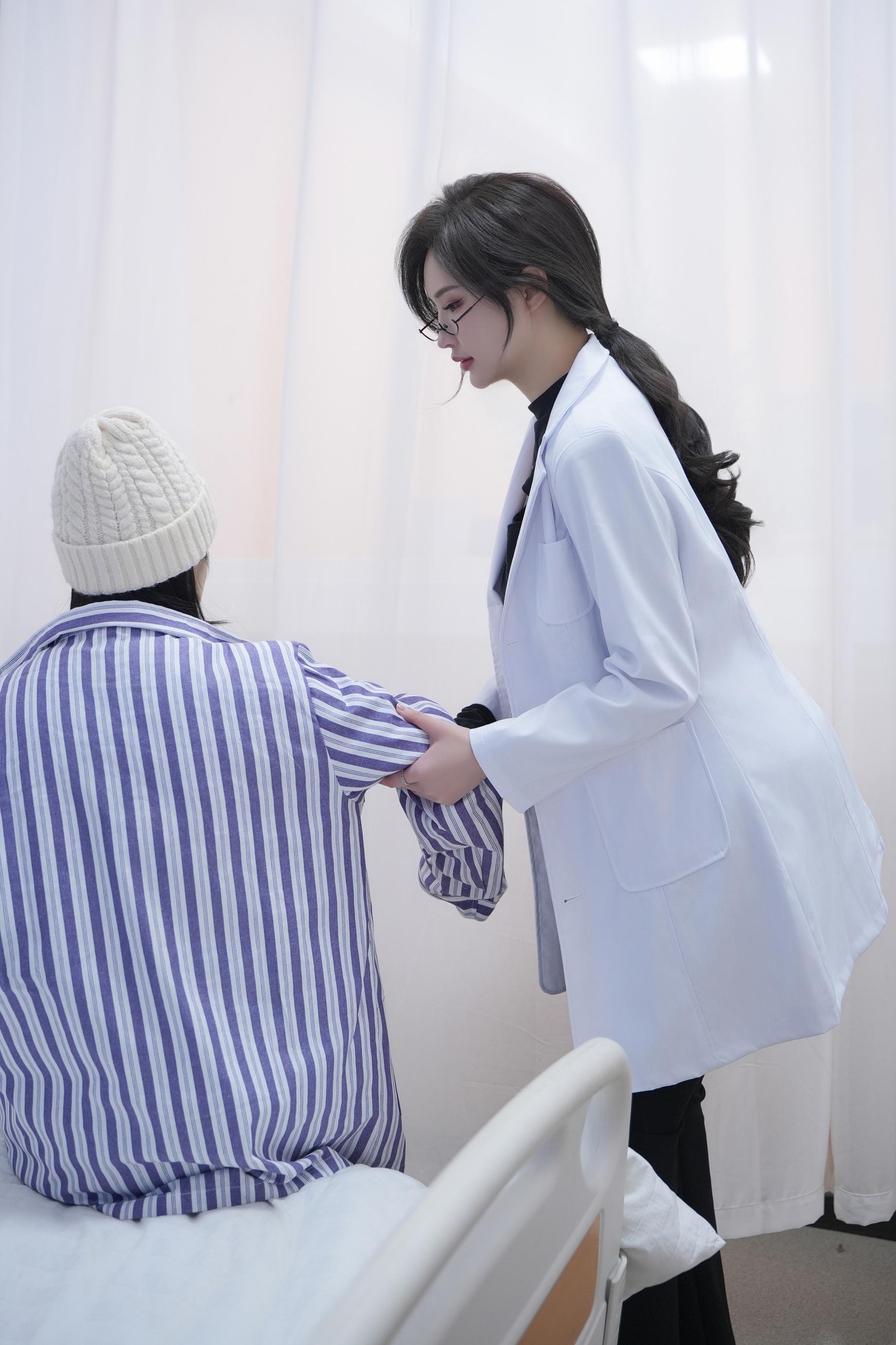 Photos] Zhou Yanxi - Fresh Doctor-Themed Photo Shoot on Xiuren: White Coat Elegance with Pure and Gentle Charm, 80P