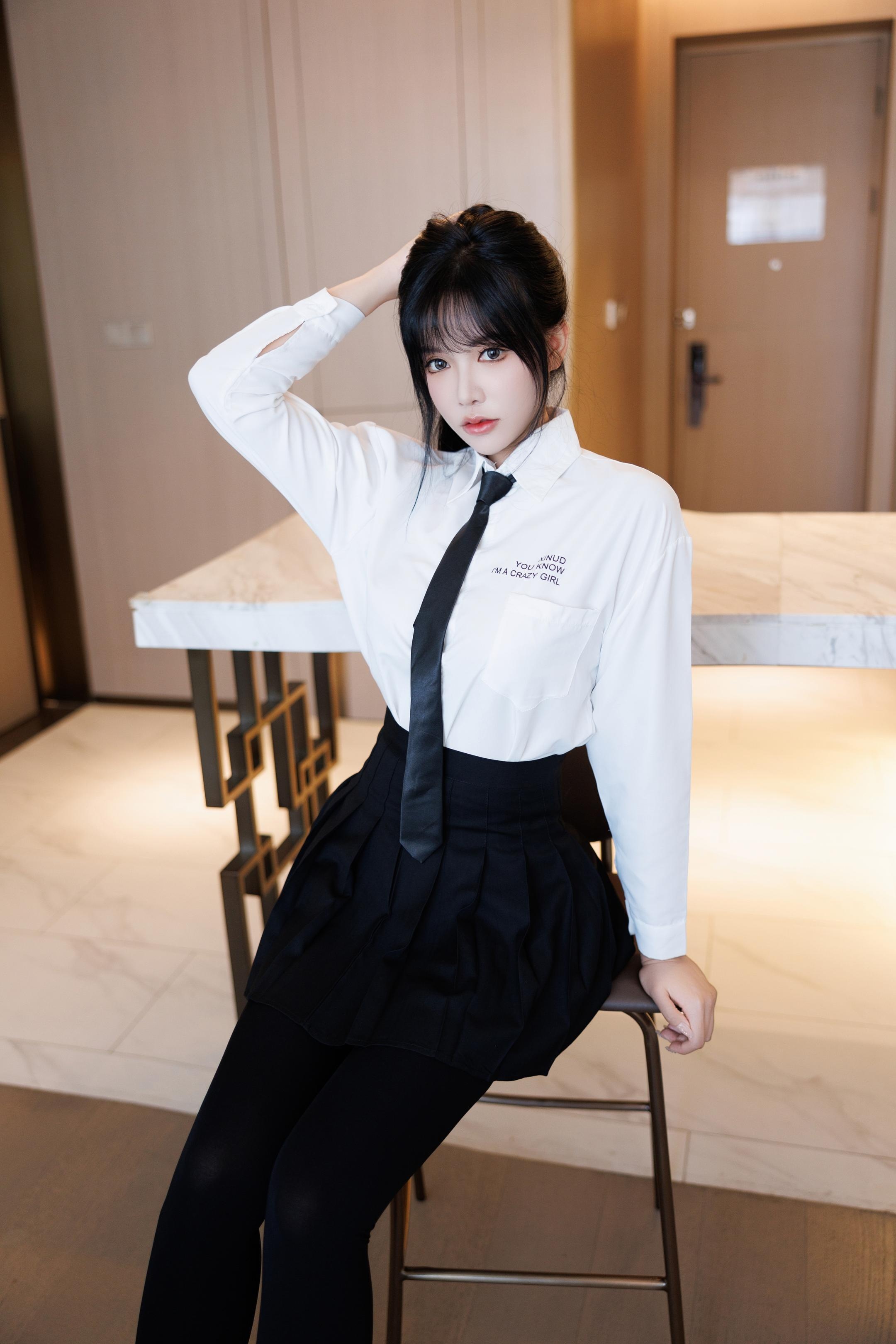 사진] 나비 - 수인망 학생복 JK 유니폼 사진: 클래식 교복과 블랙 스타킹의 조화, 청순한 외모 속의 미묘한 반전 매력 136P