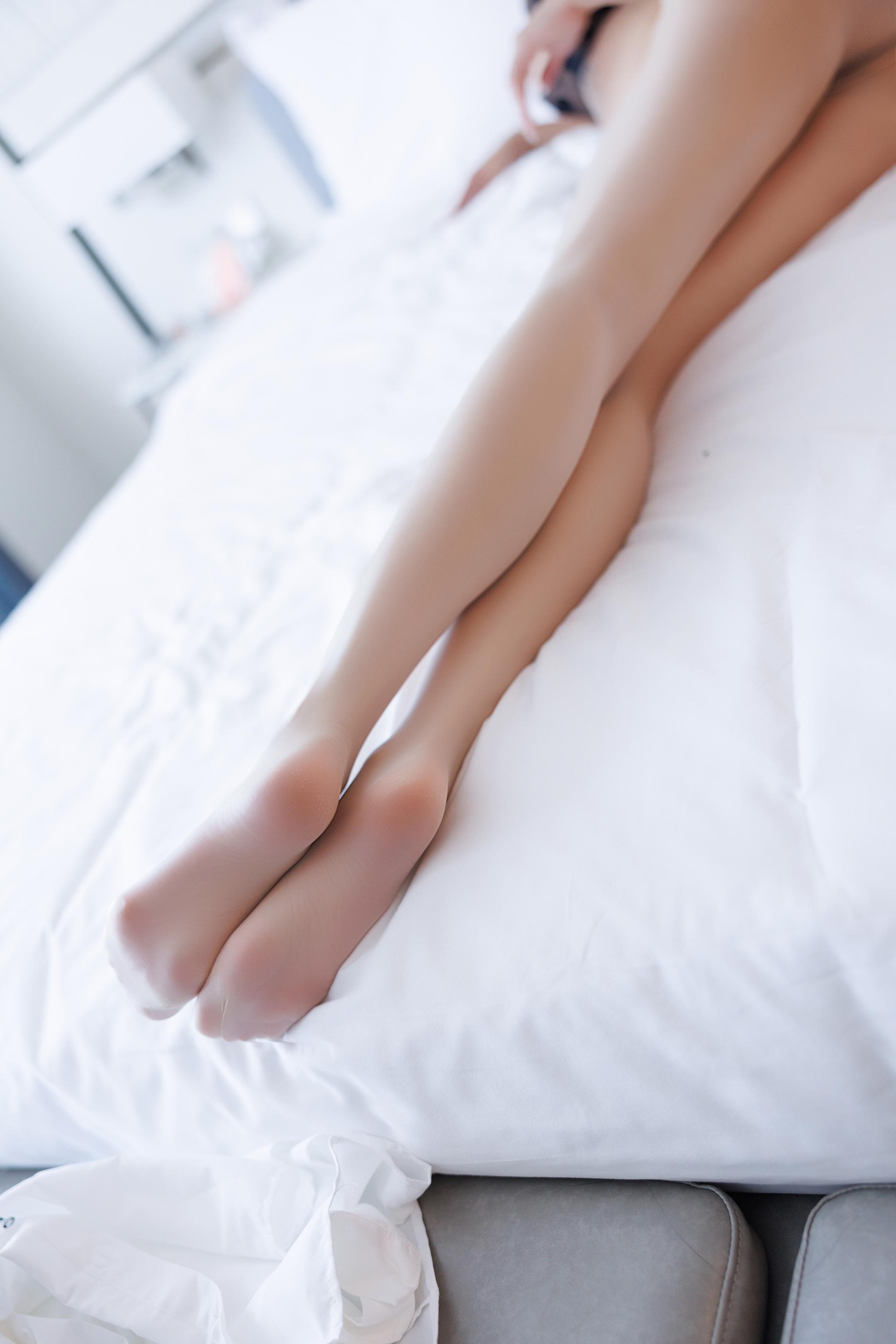 사진] 나비 - 수인망 학생복 JK 유니폼 사진: 클래식 교복과 블랙 스타킹의 조화, 청순한 외모 속의 미묘한 반전 매력 136P