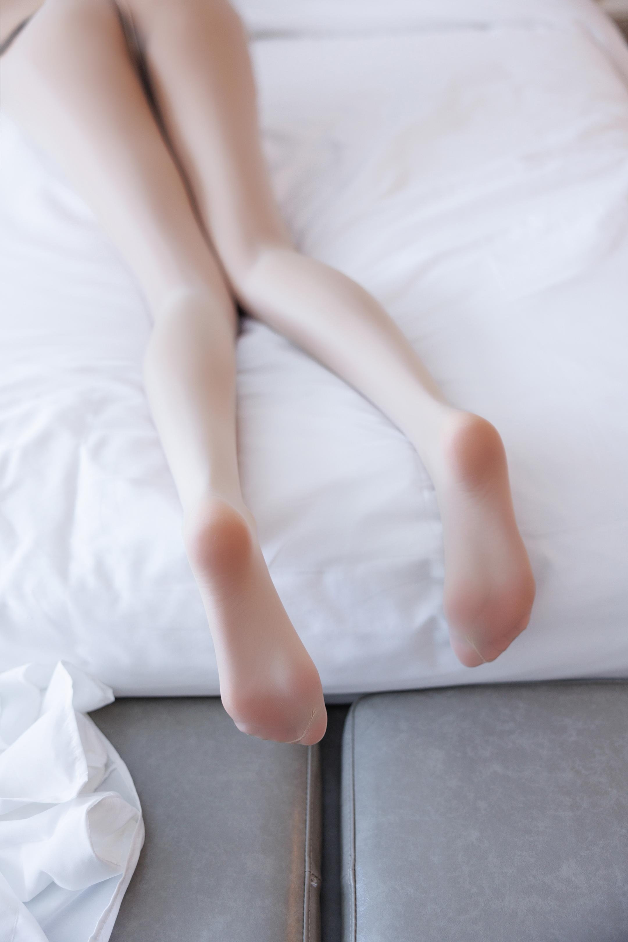 사진] 나비 - 수인망 학생복 JK 유니폼 사진: 클래식 교복과 블랙 스타킹의 조화, 청순한 외모 속의 미묘한 반전 매력 136P