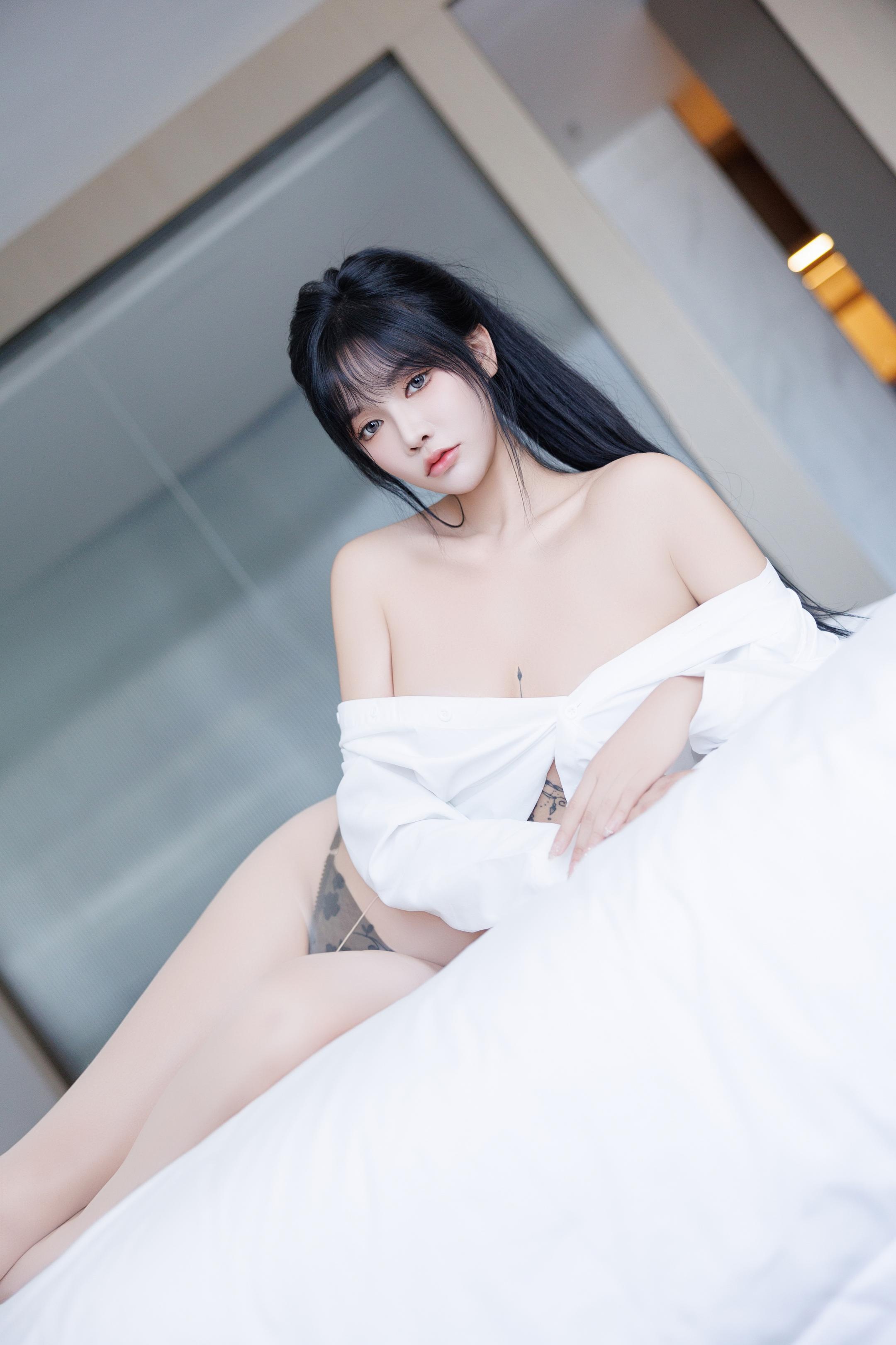 사진] 나비 - 수인망 학생복 JK 유니폼 사진: 클래식 교복과 블랙 스타킹의 조화, 청순한 외모 속의 미묘한 반전 매력 136P