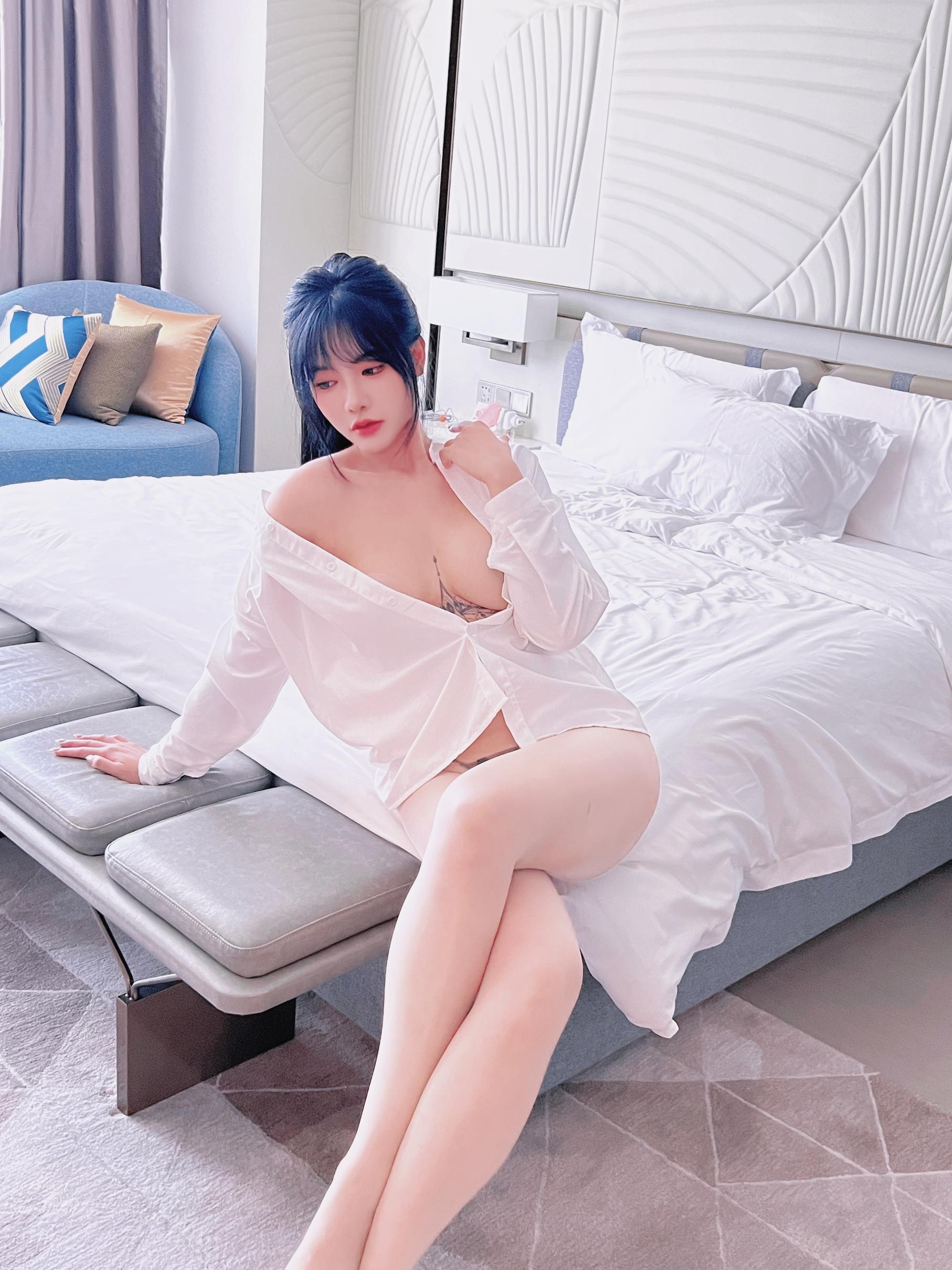 사진] 나비 - 수인망 학생복 JK 유니폼 사진: 클래식 교복과 블랙 스타킹의 조화, 청순한 외모 속의 미묘한 반전 매력 136P