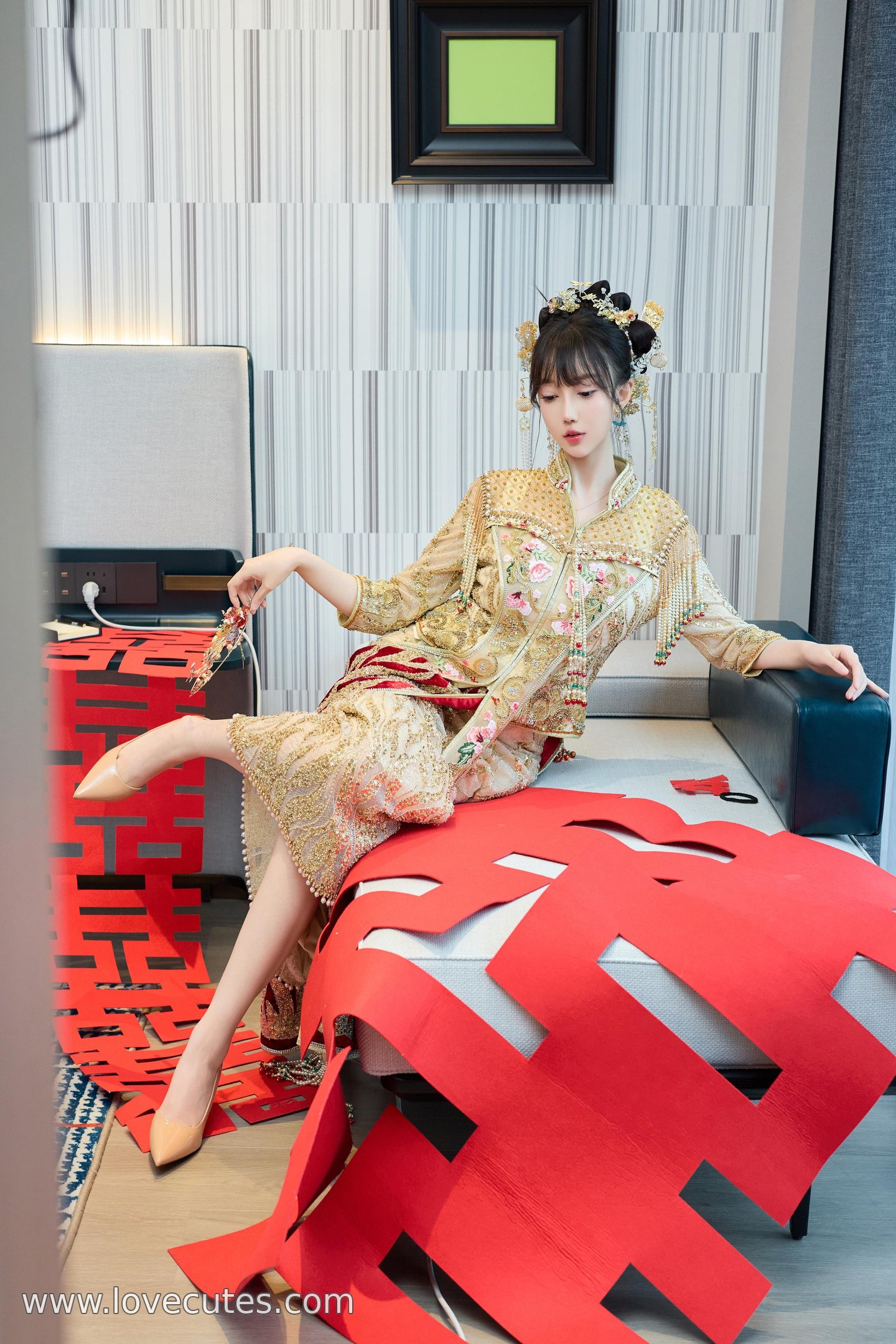 Photos] Yue'er - Xiuren's Sensual Xiuhe Dress Theme Shoot: A Fusion of Traditional Chinese Bridal Gowns and Graceful Curves, Showcasing Eastern Charm with a Touch of Sensuality 84P