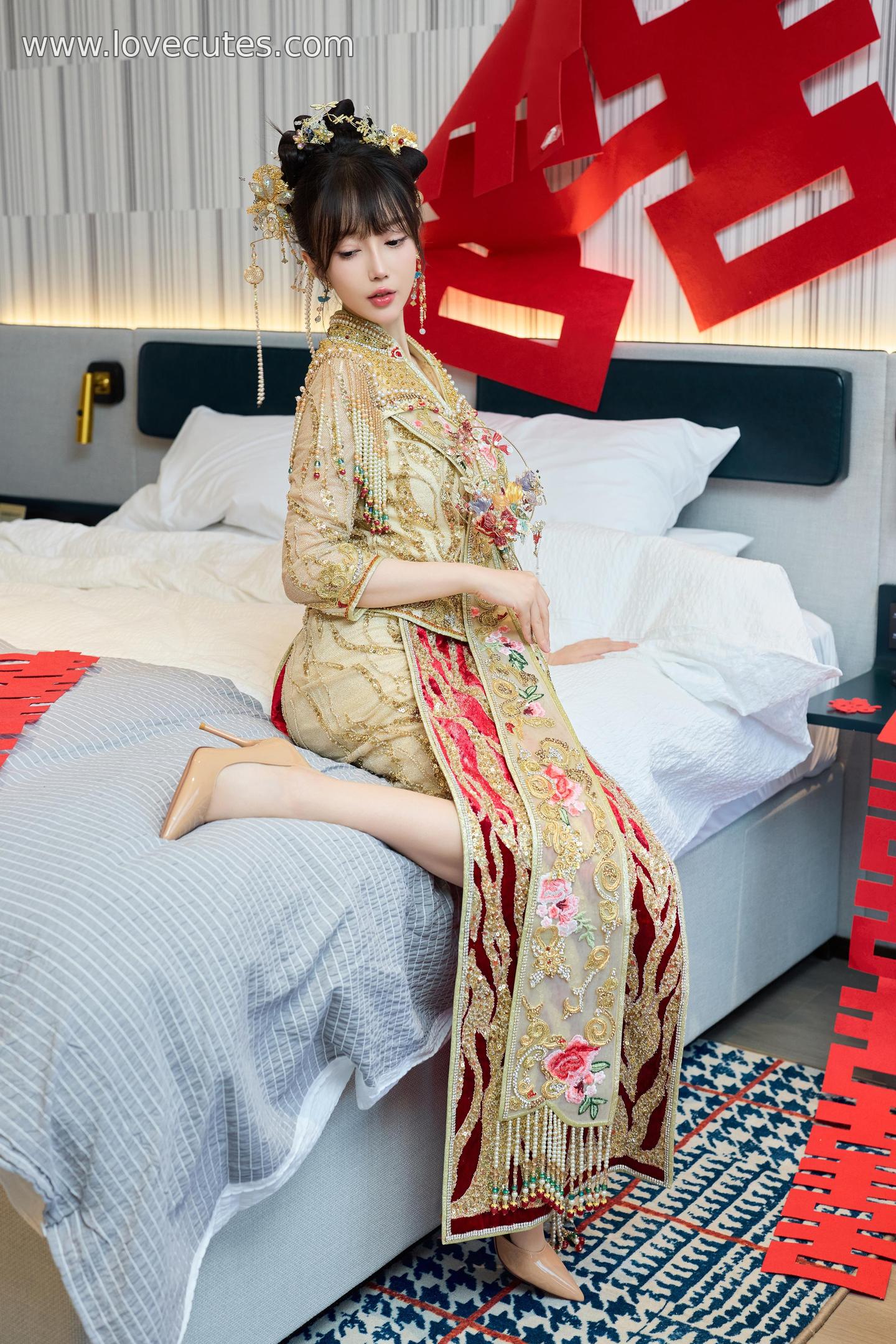 Photos] Yue'er - Xiuren's Sensual Xiuhe Dress Theme Shoot: A Fusion of Traditional Chinese Bridal Gowns and Graceful Curves, Showcasing Eastern Charm with a Touch of Sensuality 84P