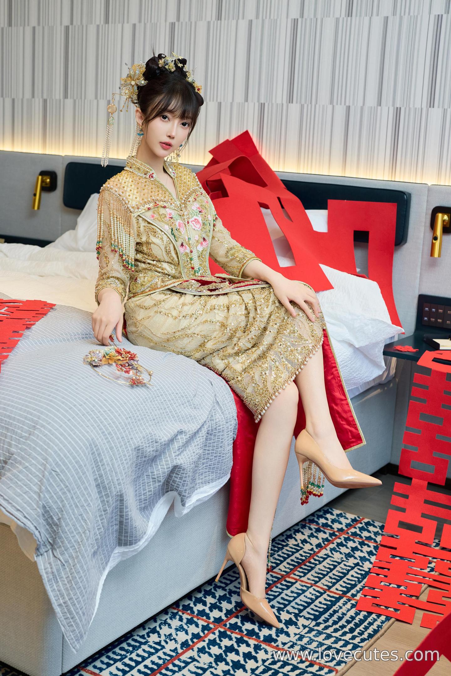 Photos] Yue'er - Xiuren's Sensual Xiuhe Dress Theme Shoot: A Fusion of Traditional Chinese Bridal Gowns and Graceful Curves, Showcasing Eastern Charm with a Touch of Sensuality 84P