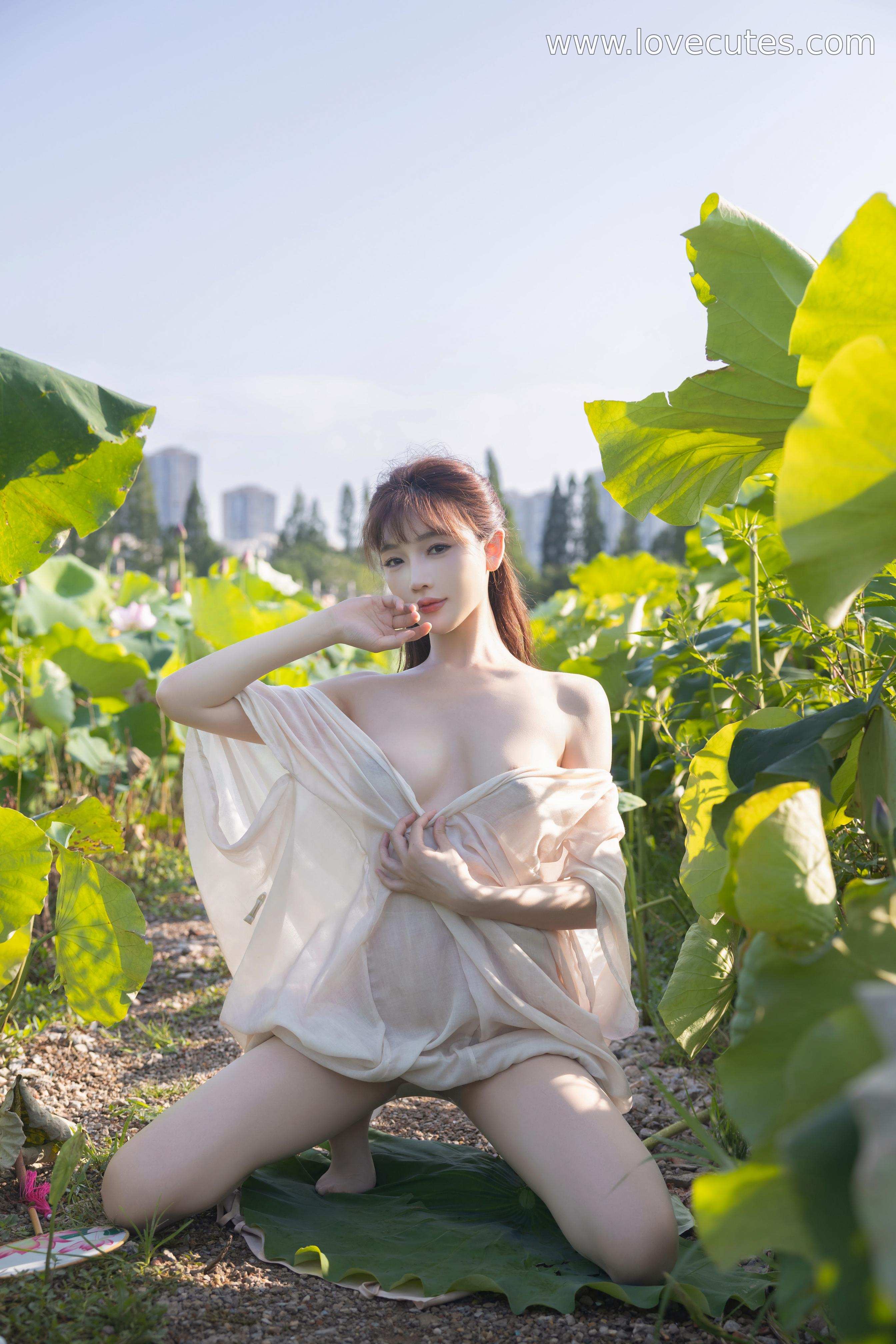 [写真] 陆萱萱 - 秀人网荷花主题写真：清雅荷花元素与柔美身姿相融 呈现东方韵味与自然气质的优雅画面 91P