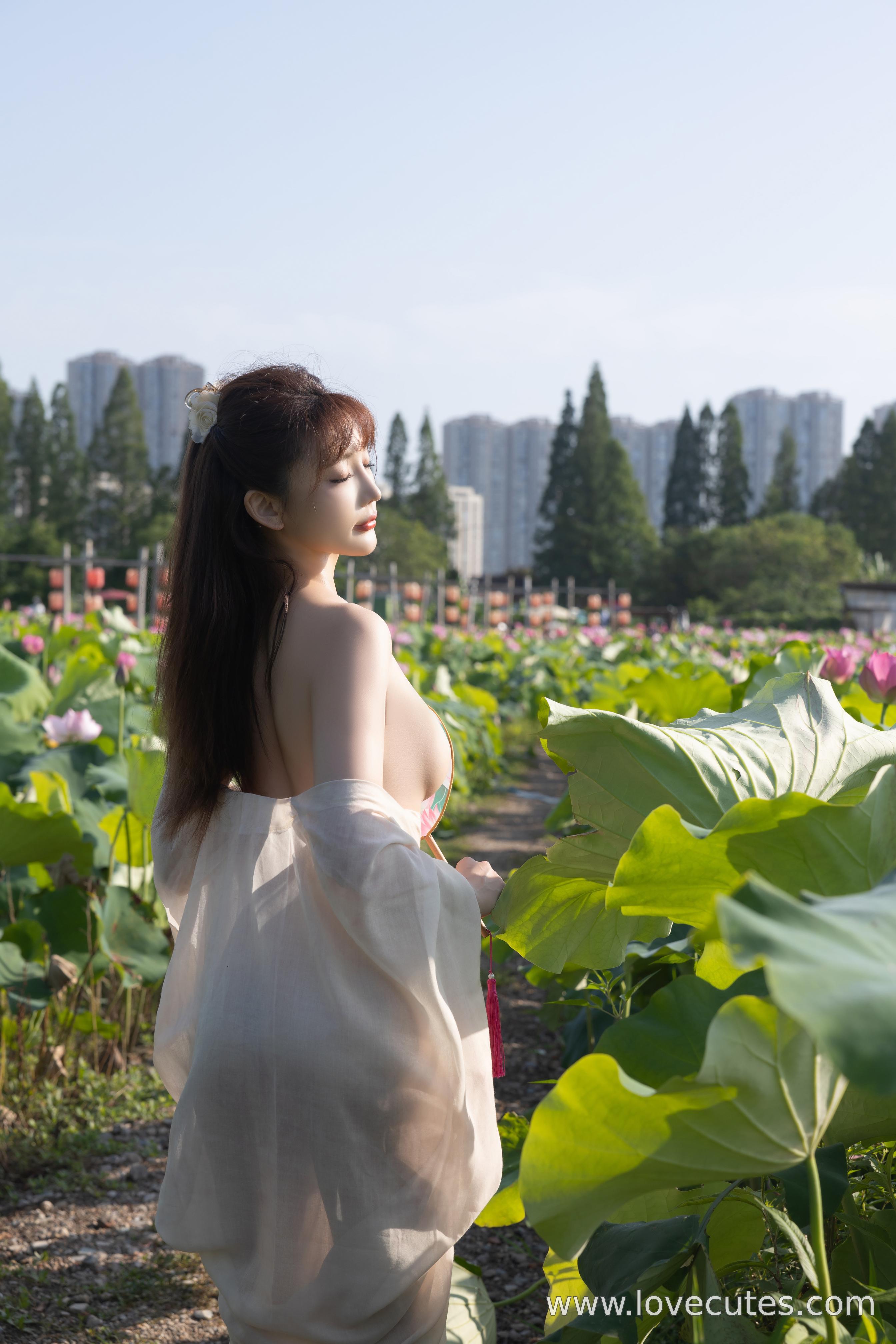 [写真] 陆萱萱 - 秀人网荷花主题写真：清雅荷花元素与柔美身姿相融 呈现东方韵味与自然气质的优雅画面 91P