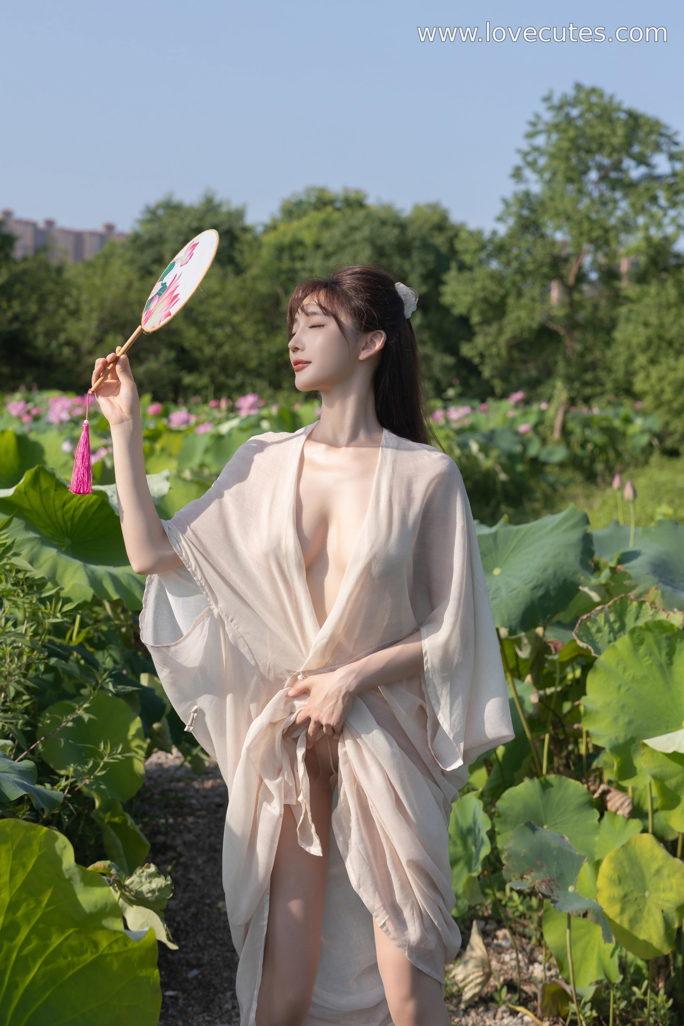 Photos] Lu Xuanxuan - Xiuren's Lotus-Themed Photoshoot: Elegant Fusion of Lotus Elements and Graceful Posture Showcasing Eastern Charm and Natural Elegance 91P