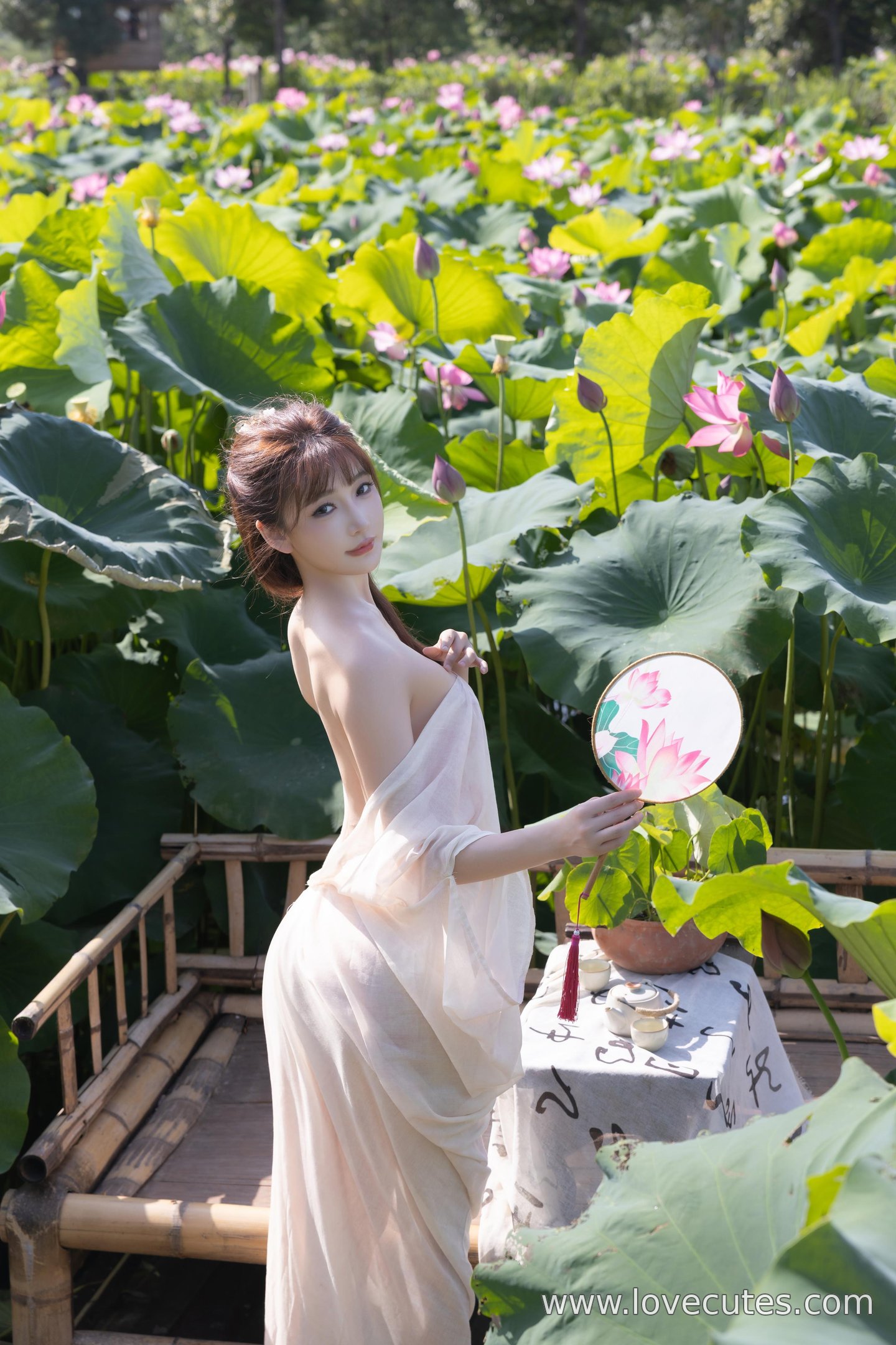Ảnh] Lục Xuân Xuân - Bộ ảnh chủ đề hoa sen trên XiuRen: Sự hòa quyện giữa yếu tố hoa sen thanh nhã và dáng vẻ mềm mại, thể hiện vẻ đẹp phương Đông và khí chất tự nhiên, 91P