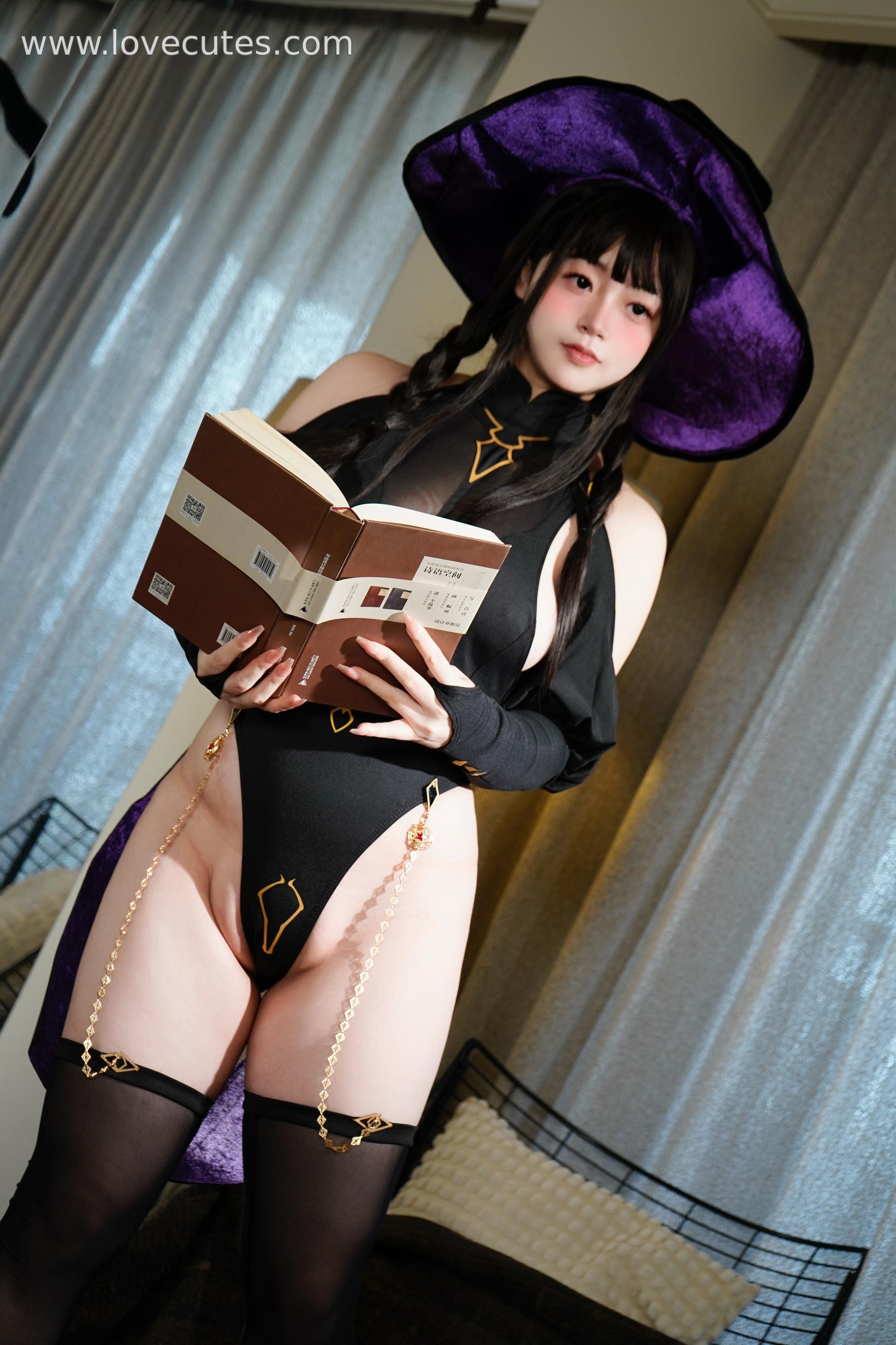 cosplay] 毛毛帽 - 魔女之夜主題寫真：暗黑魔女造型與夜色氛圍交織，營造神秘又迷人的視覺故事感 105P+2V