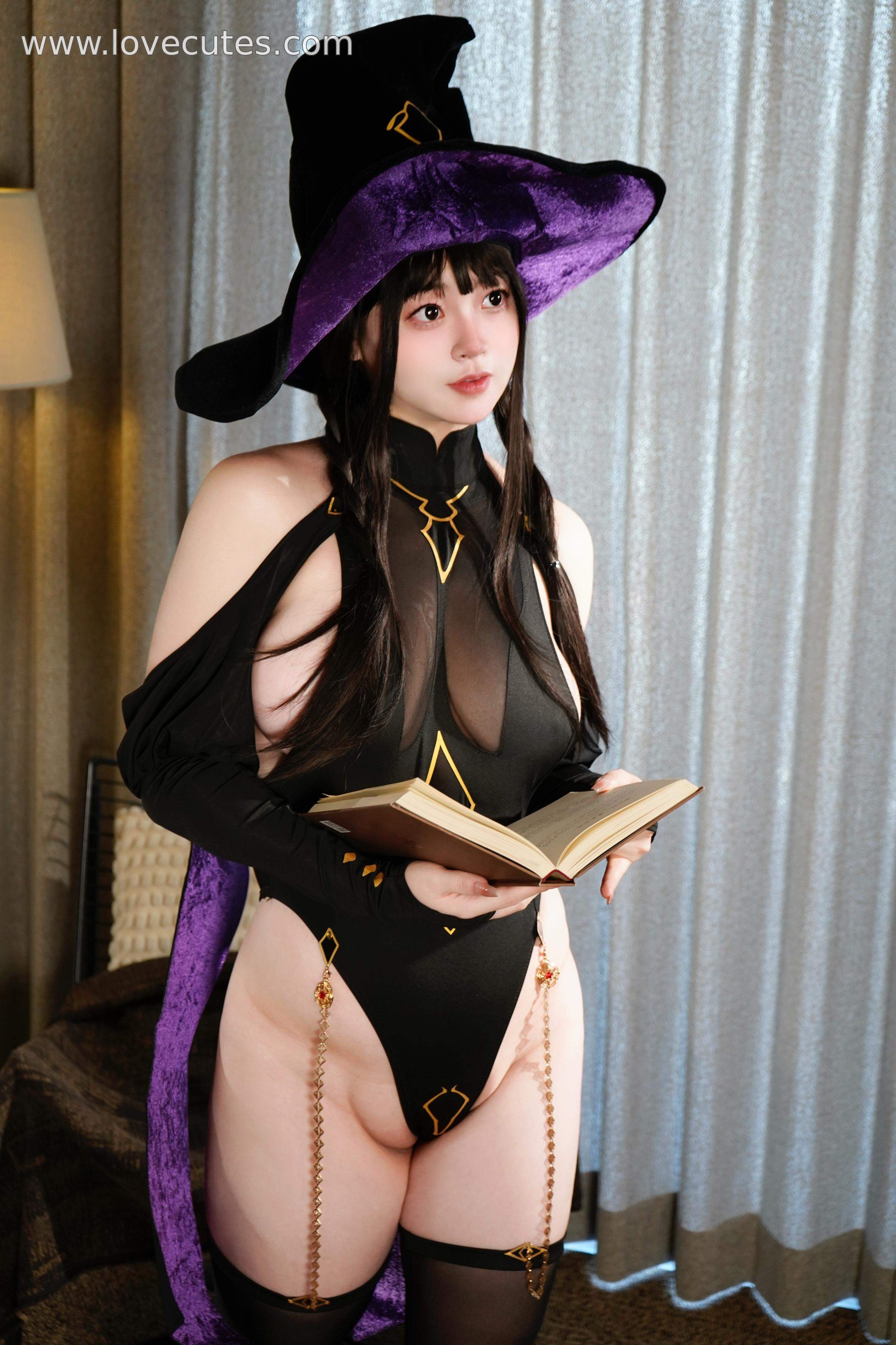 cosplay] 毛毛帽 - 魔女之夜主題寫真：暗黑魔女造型與夜色氛圍交織，營造神秘又迷人的視覺故事感 105P+2V